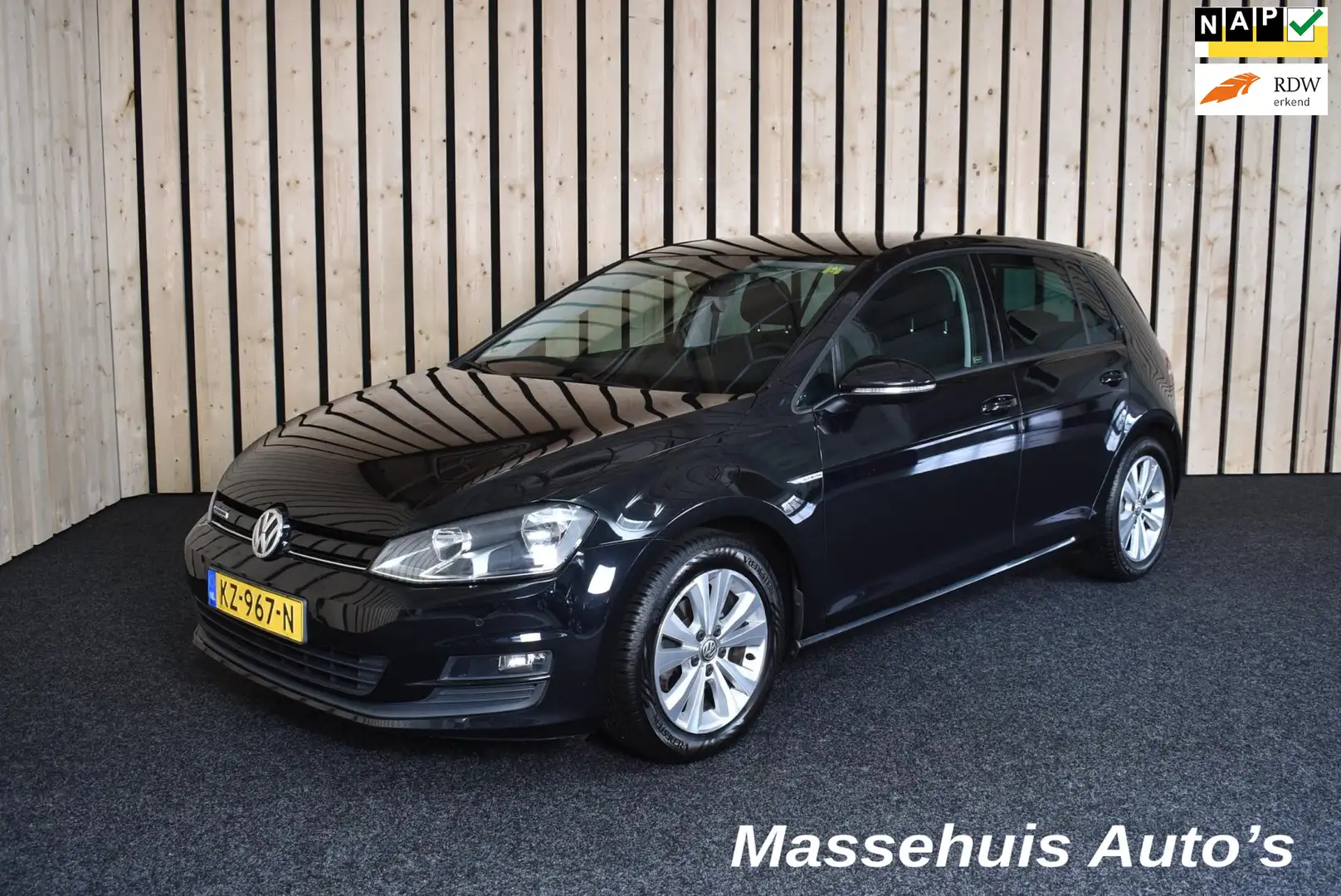 Volkswagen Golf 1.0 TSI Connected Series DSG Navi Camera Clima Cru Zwart - 1