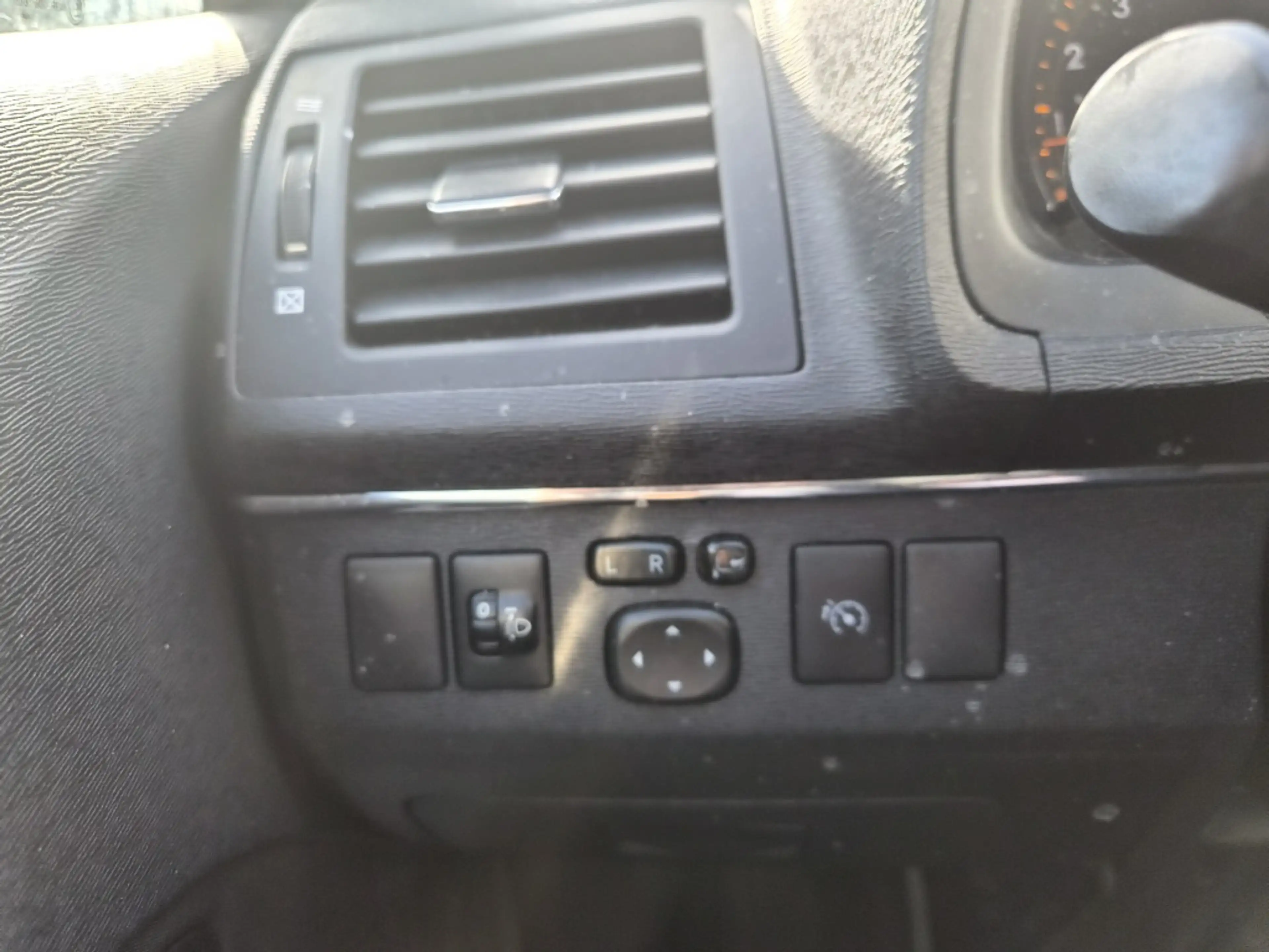 Toyota Avensis 1.6 VVTi Business — photo 5