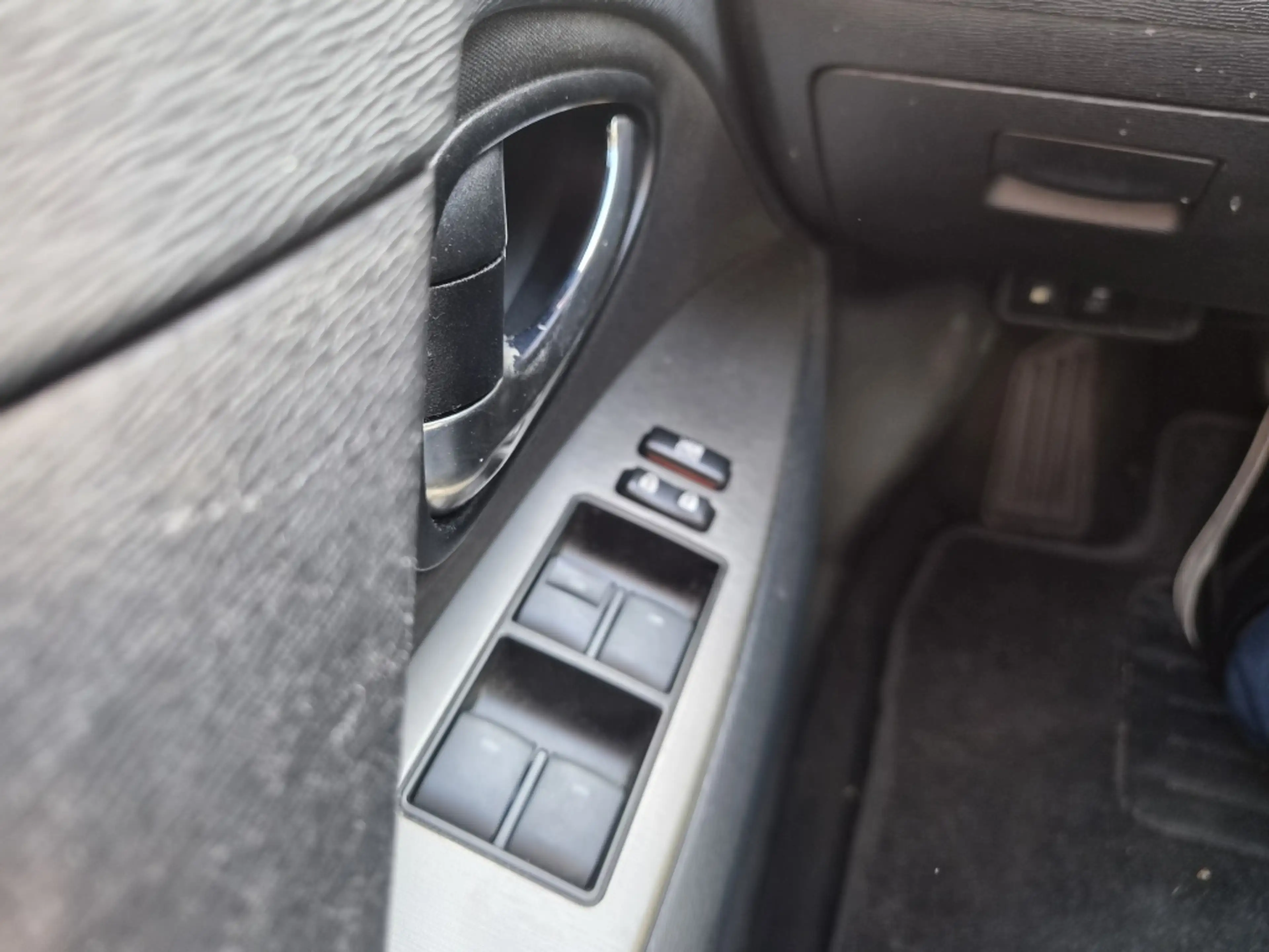 Toyota Avensis 1.6 VVTi Business — photo 6