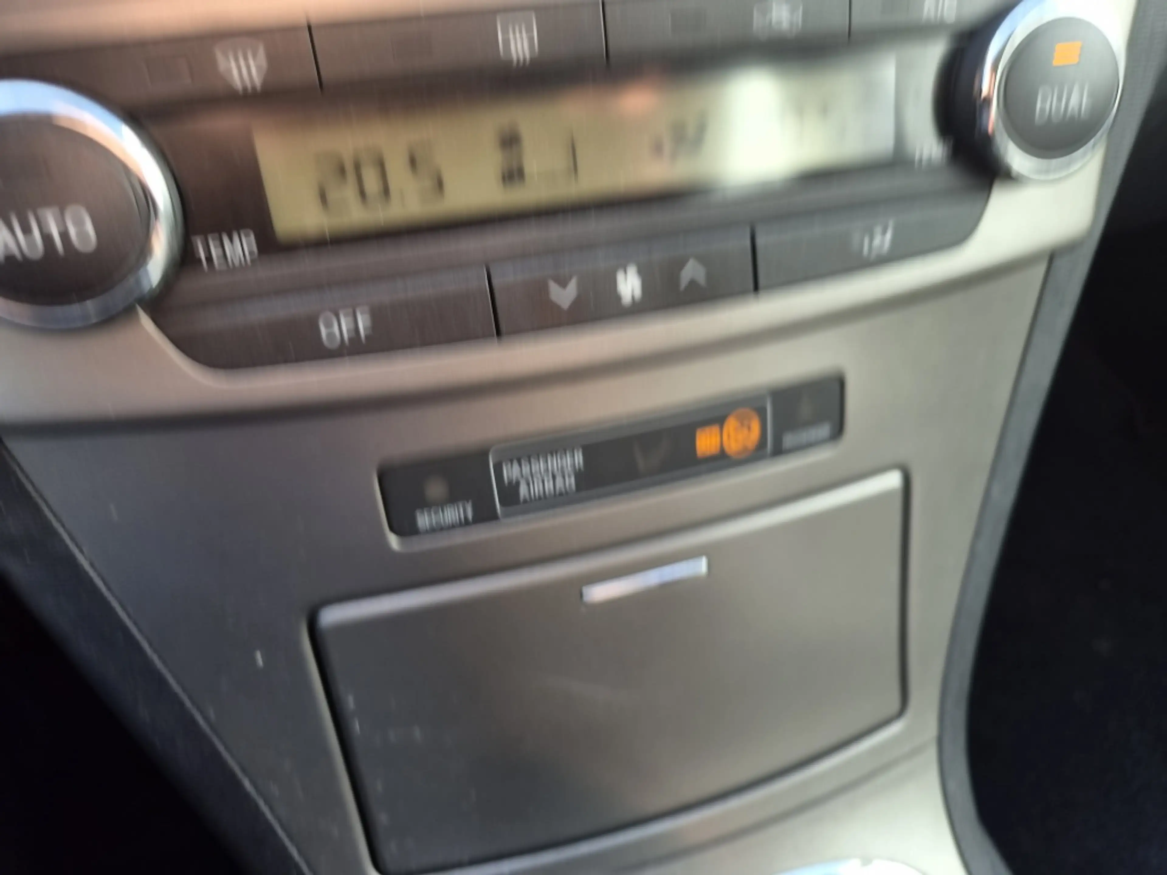Toyota Avensis 1.6 VVTi Business — photo 9