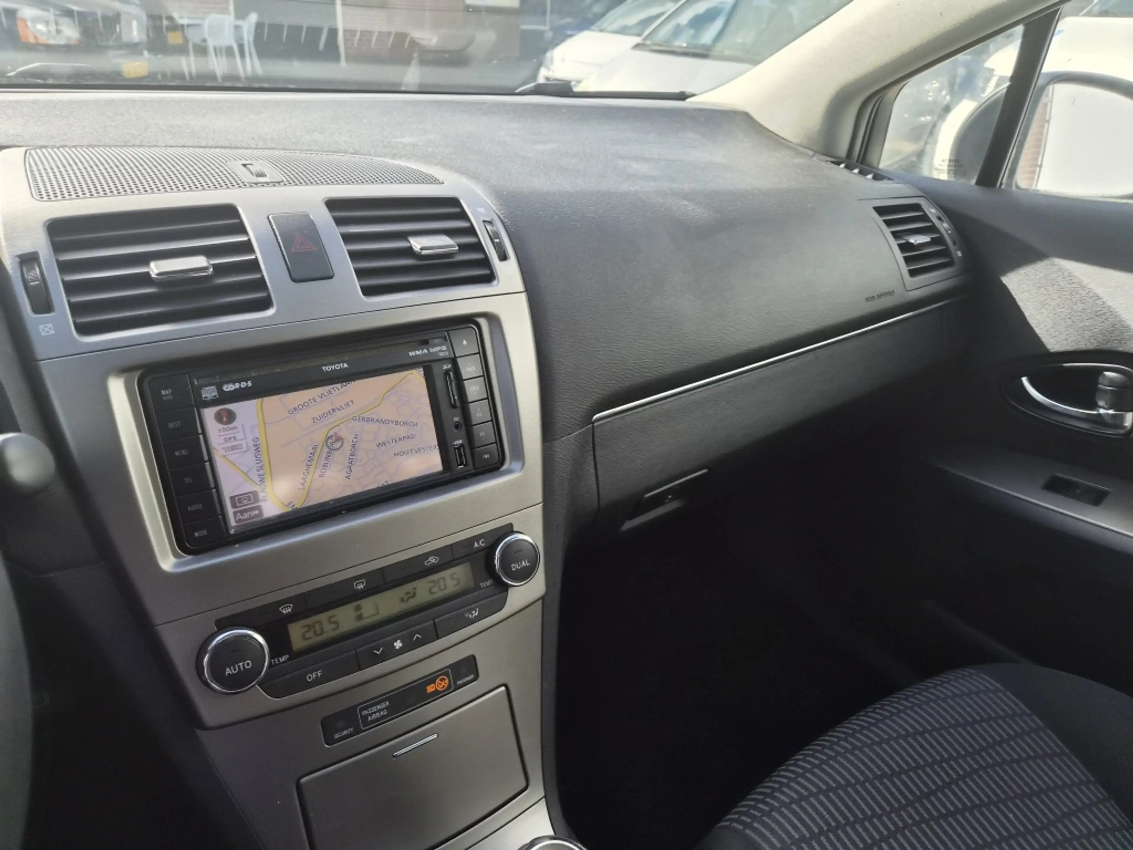 Toyota Avensis 1.6 VVTi Business — photo 3
