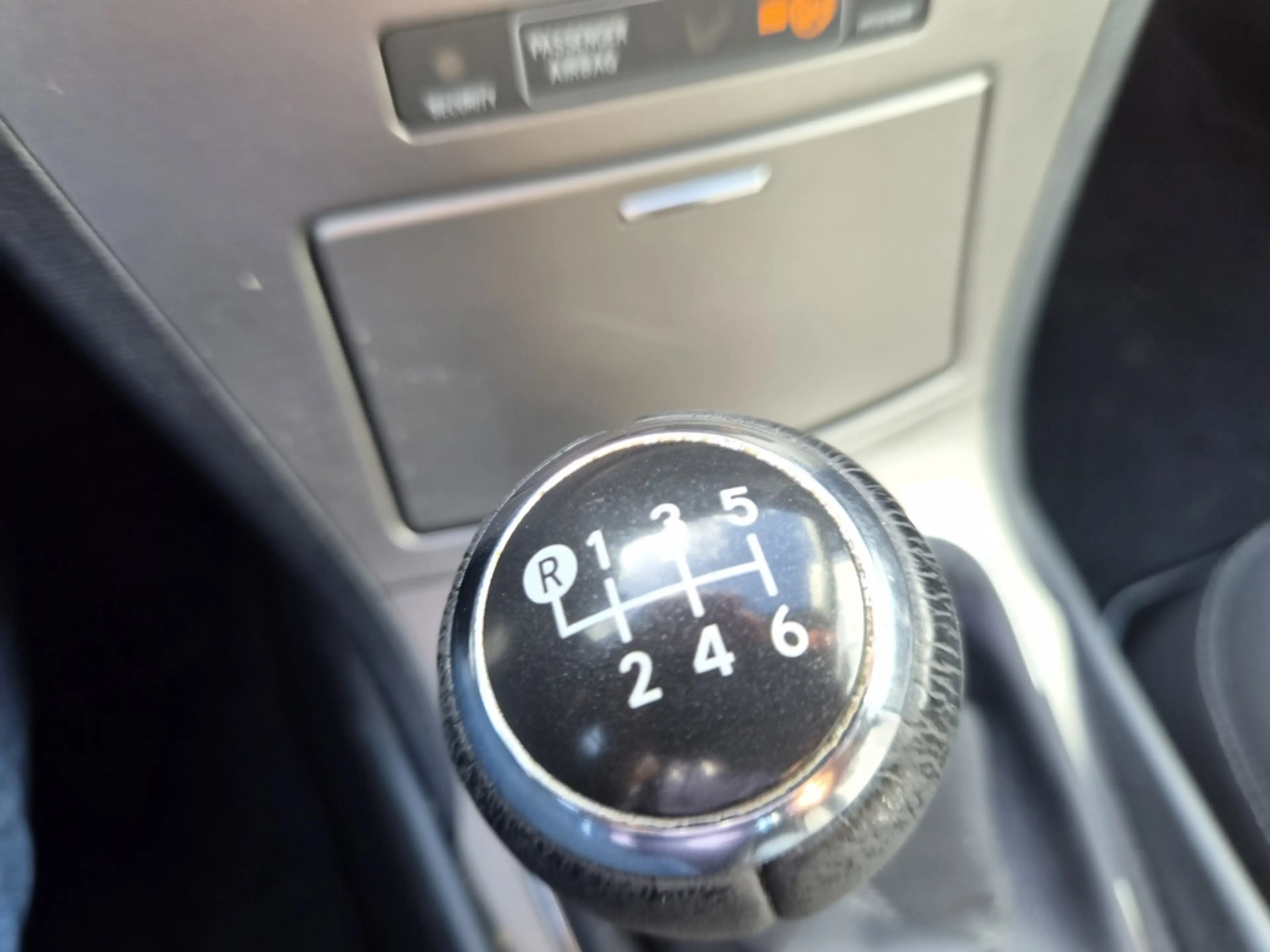 Toyota Avensis 1.6 VVTi Business — photo 10