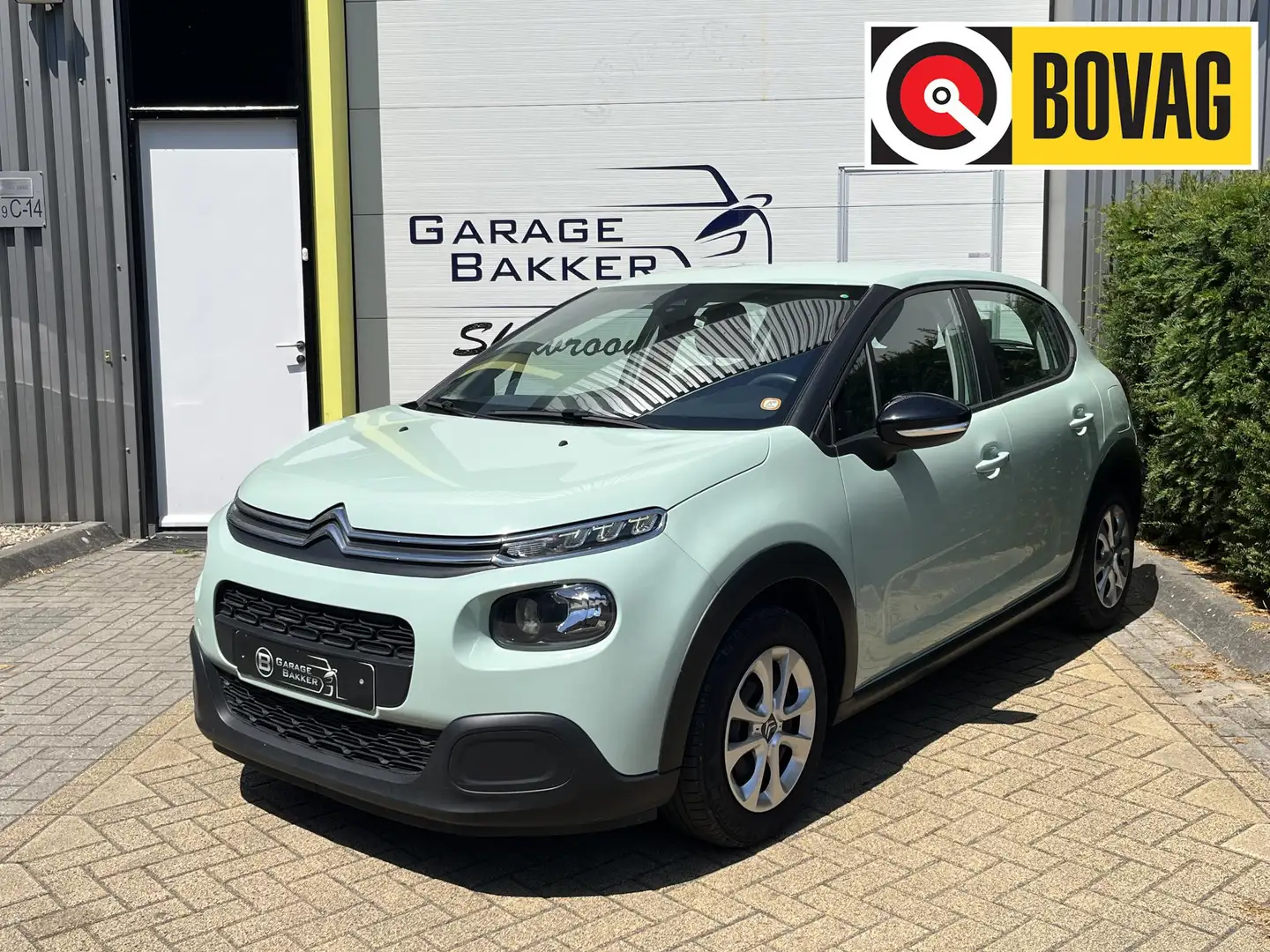 Citroen C3 1.2 PureTech S&S Feel Edition Trekhaak, Climate Co Groen - 1