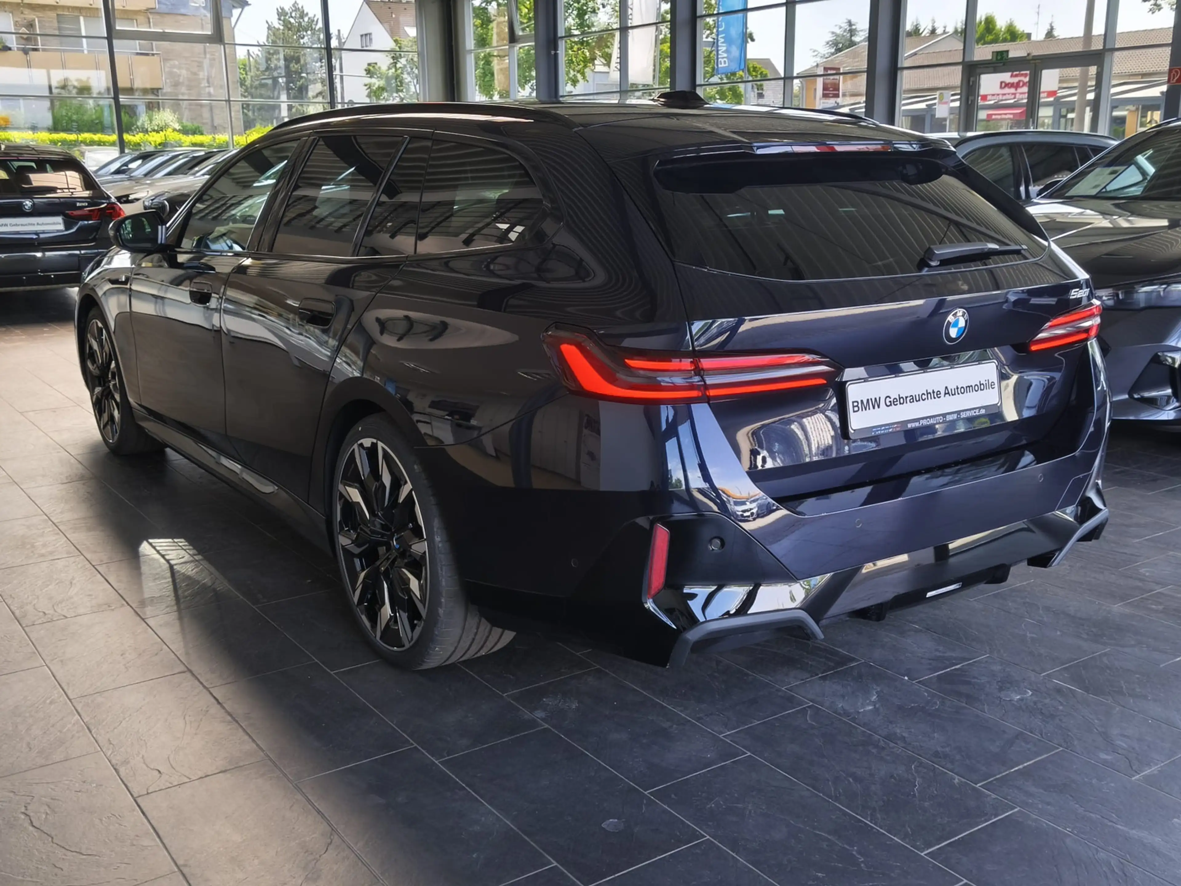 BMW 520 i M Sport Pro Tour. AHK/HUD/Pano/360°/B&W — photo 4