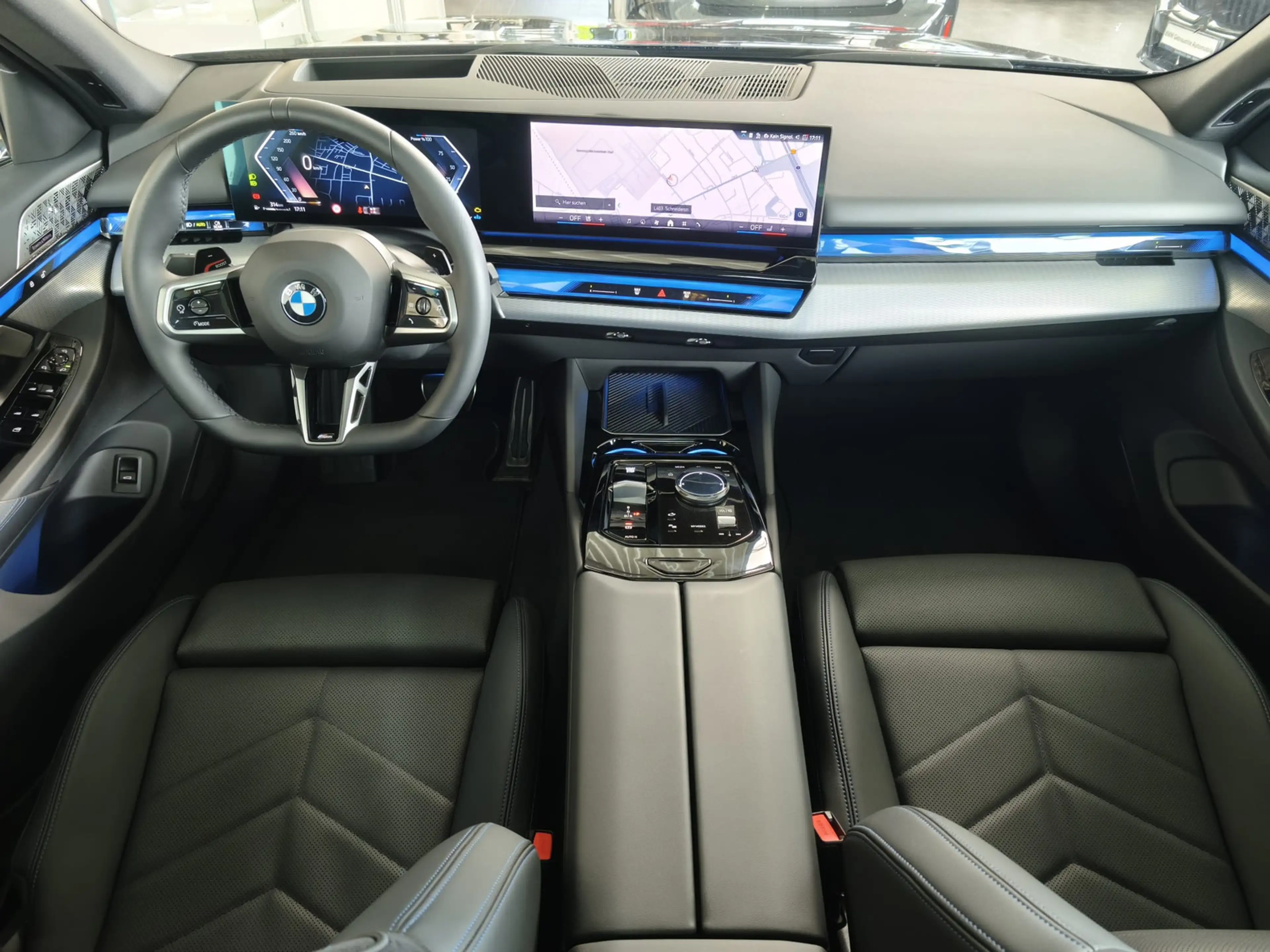 BMW 520 i M Sport Pro Tour. AHK/HUD/Pano/360°/B&W — photo 12