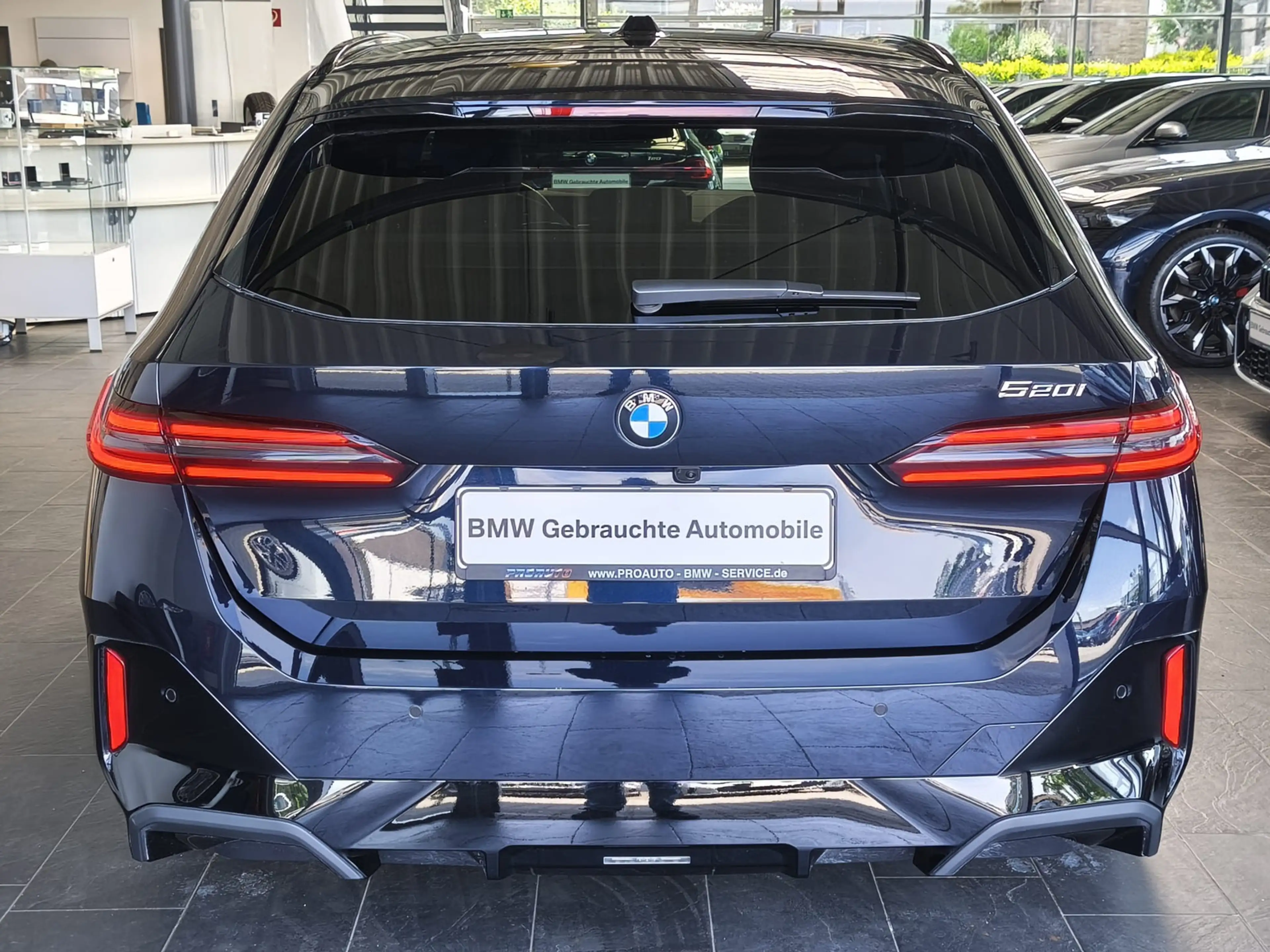 BMW 520 i M Sport Pro Tour. AHK/HUD/Pano/360°/B&W — photo 5