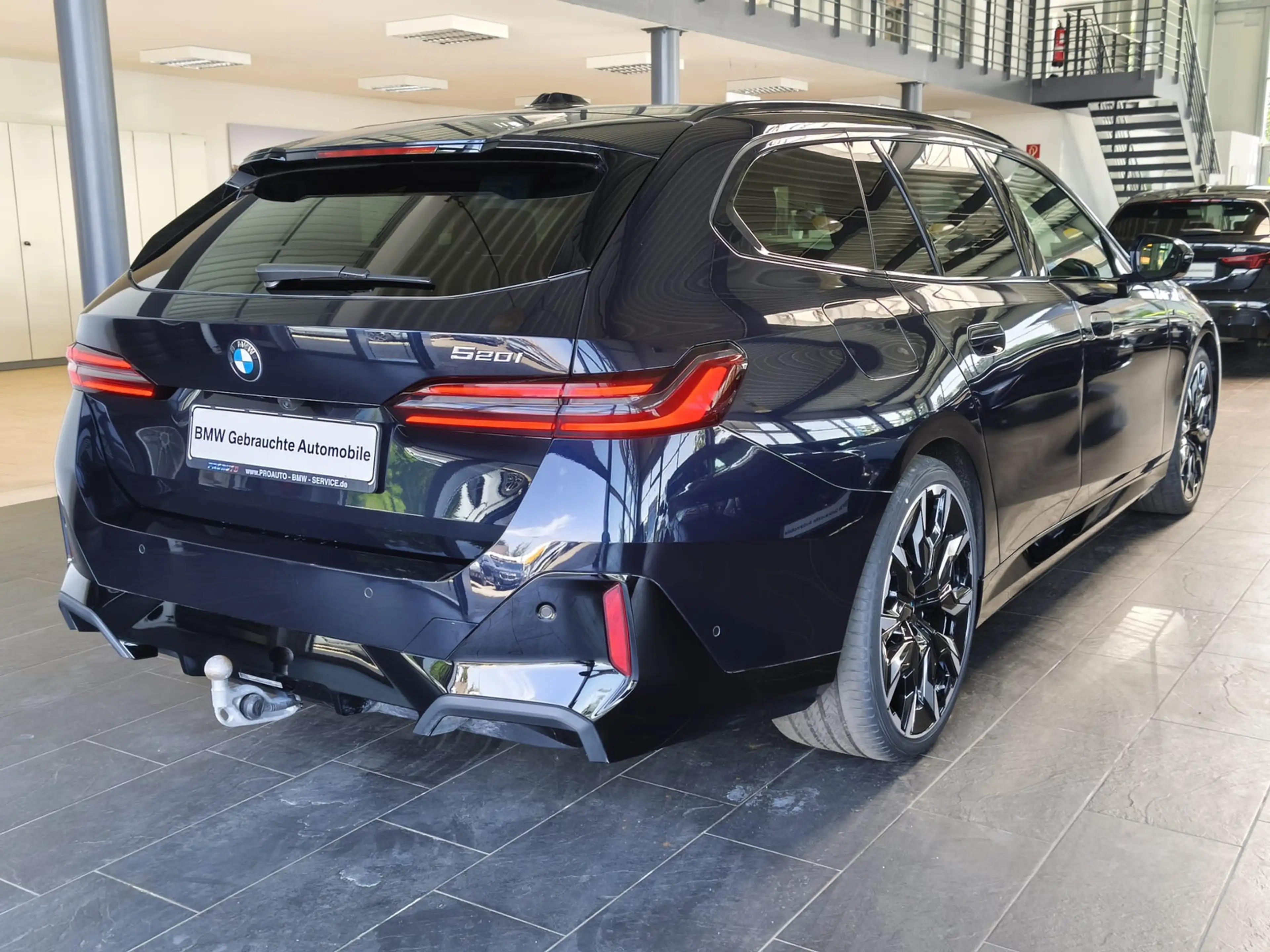 BMW 520 i M Sport Pro Tour. AHK/HUD/Pano/360°/B&W — photo 7