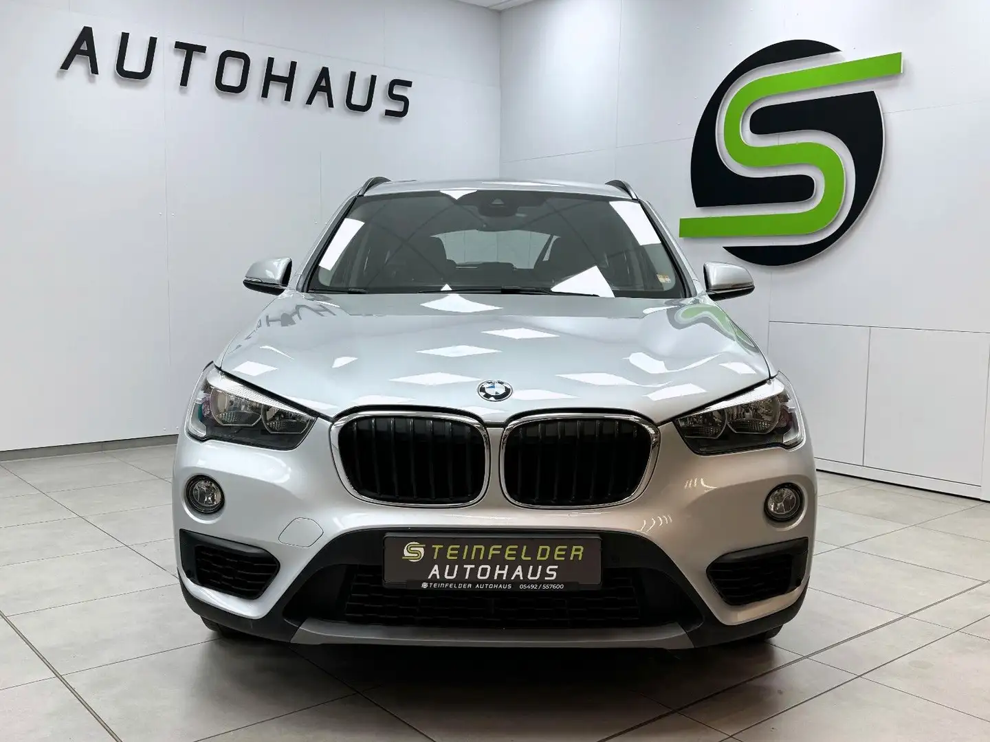BMW X1 sDrive 18 i Advantage / PDC /MFL / NAVI / SHZ Silber - 2