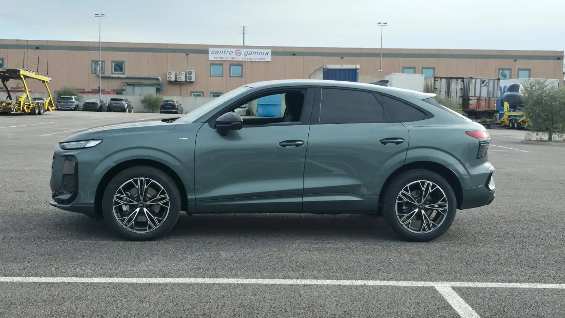 Audi Q3 AUDI Q3 35 TDI SPB STRONIC SLINE KM 0 / TETTO Grün - 2