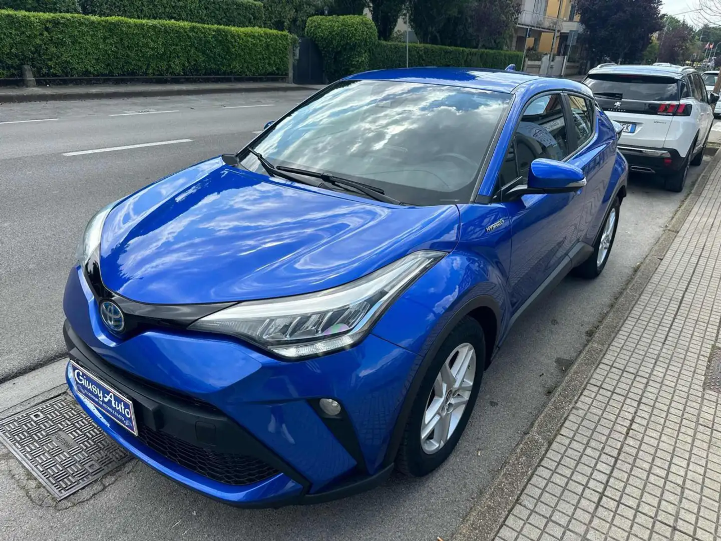 Toyota C-HR 1.8 Hybrid E-CVT Active Bleu - 1