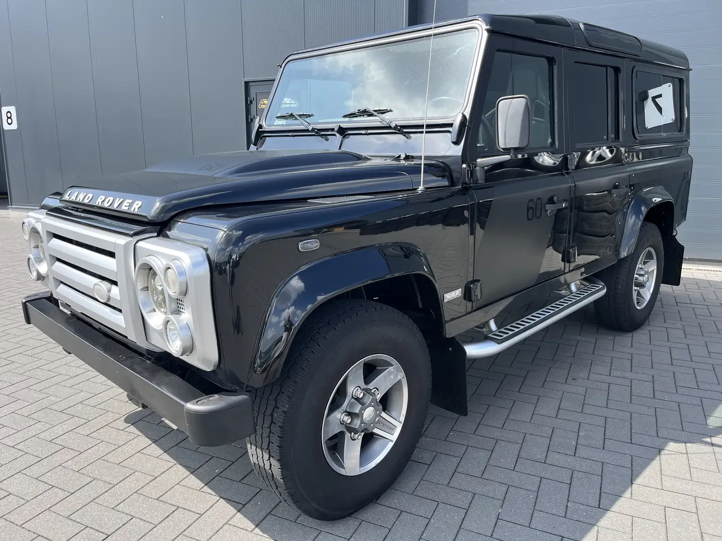Land Rover Defender 110 TD4 7 pl. SVX 60éme anniversaire ETAT NEUF Schwarz - 1