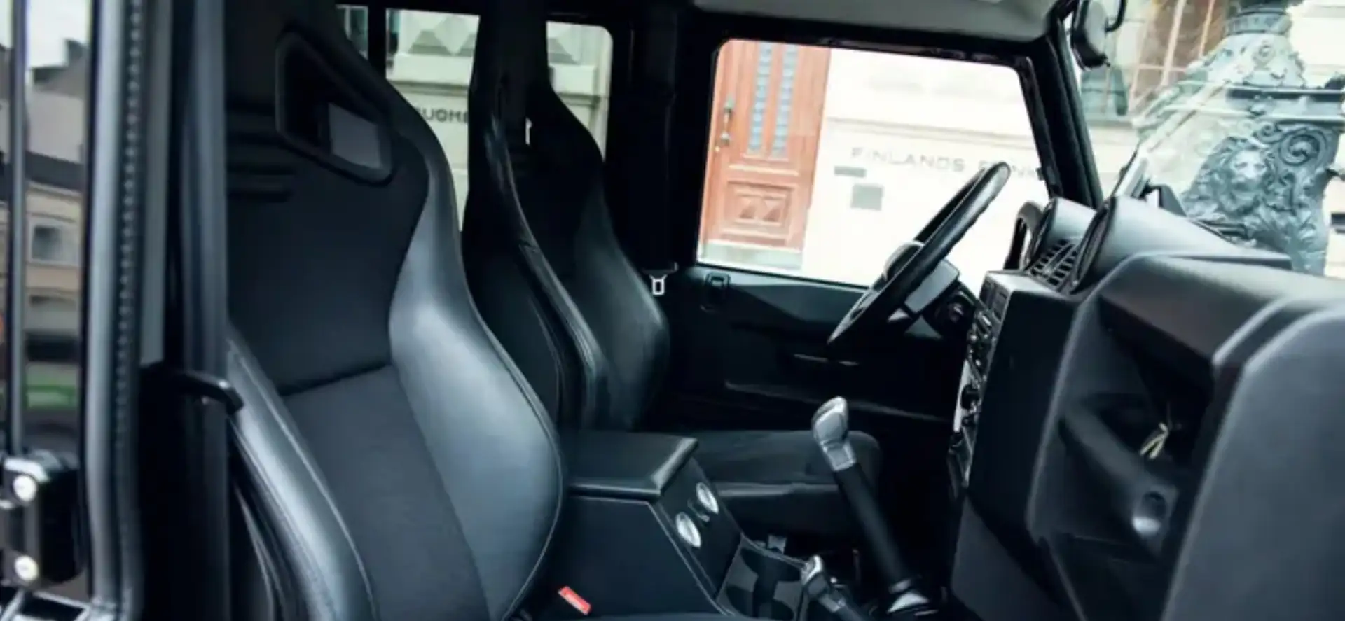 Land Rover Defender 110 TD4 7 pl. SVX 60éme anniversaire ETAT NEUF Noir - 1