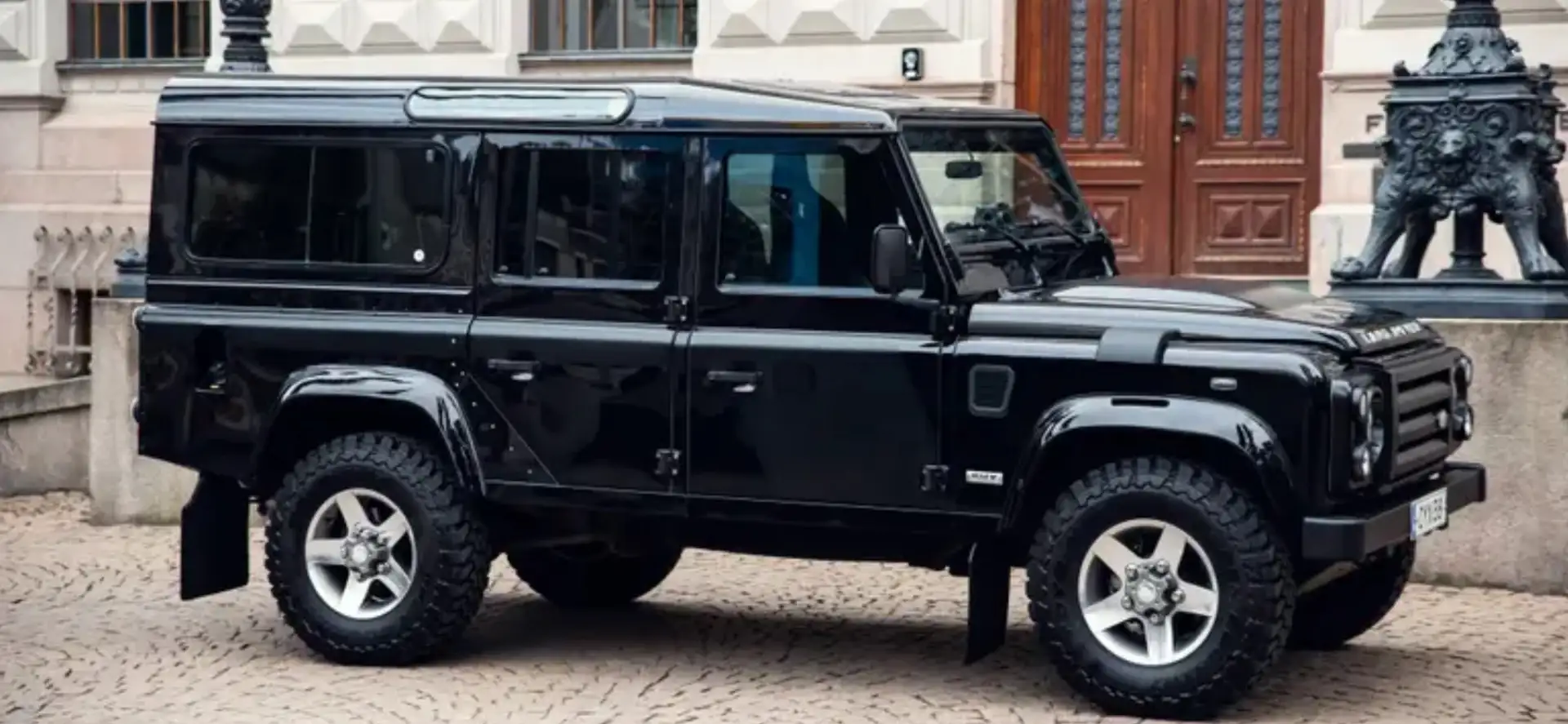 Land Rover Defender 110 TD4 7 pl. SVX 60éme anniversaire ETAT NEUF Noir - 2