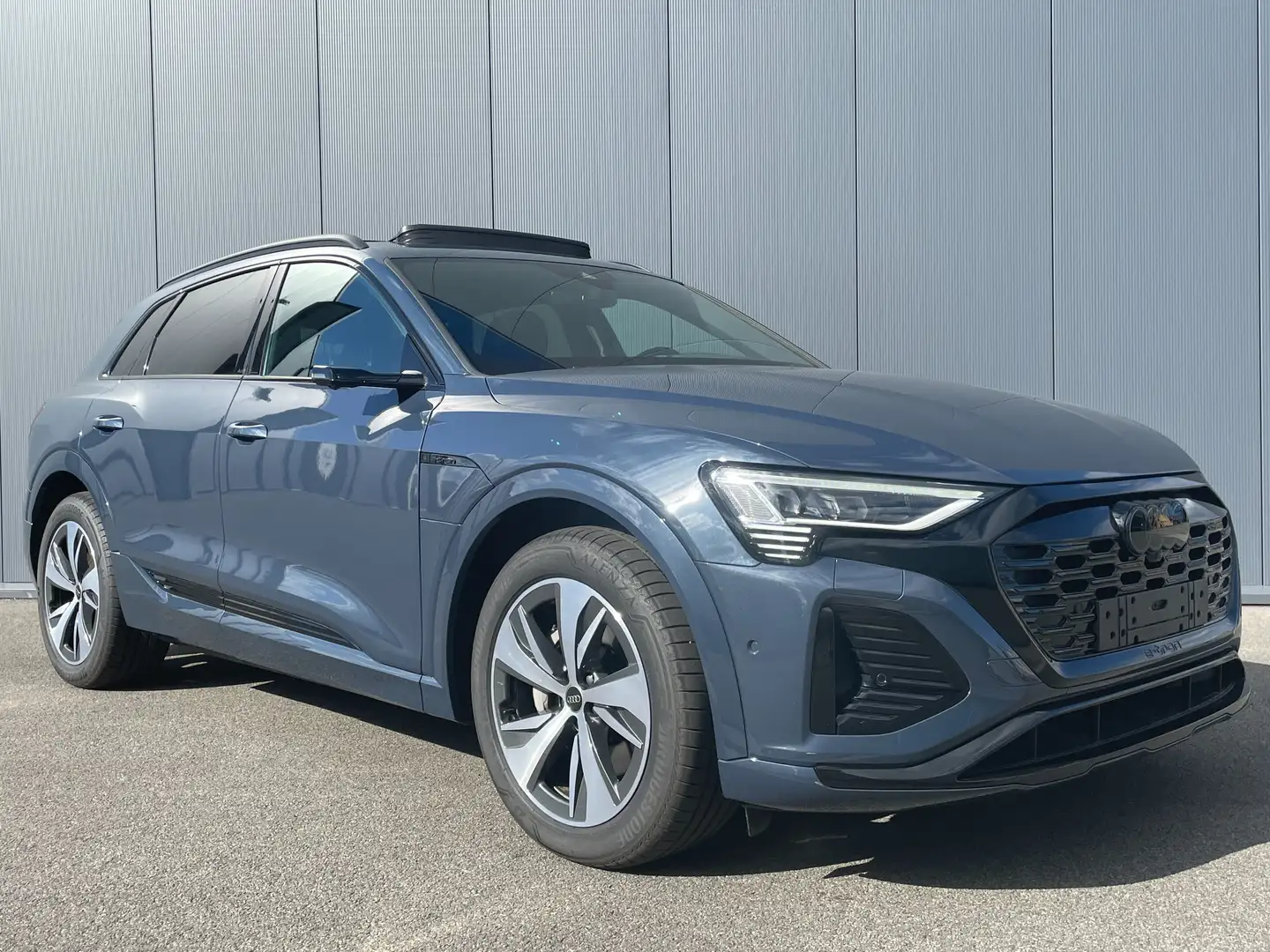 Audi Q8 e-tron 55 quattro S line ACC PANO MEMORY HEAT 20" Bleu - 2