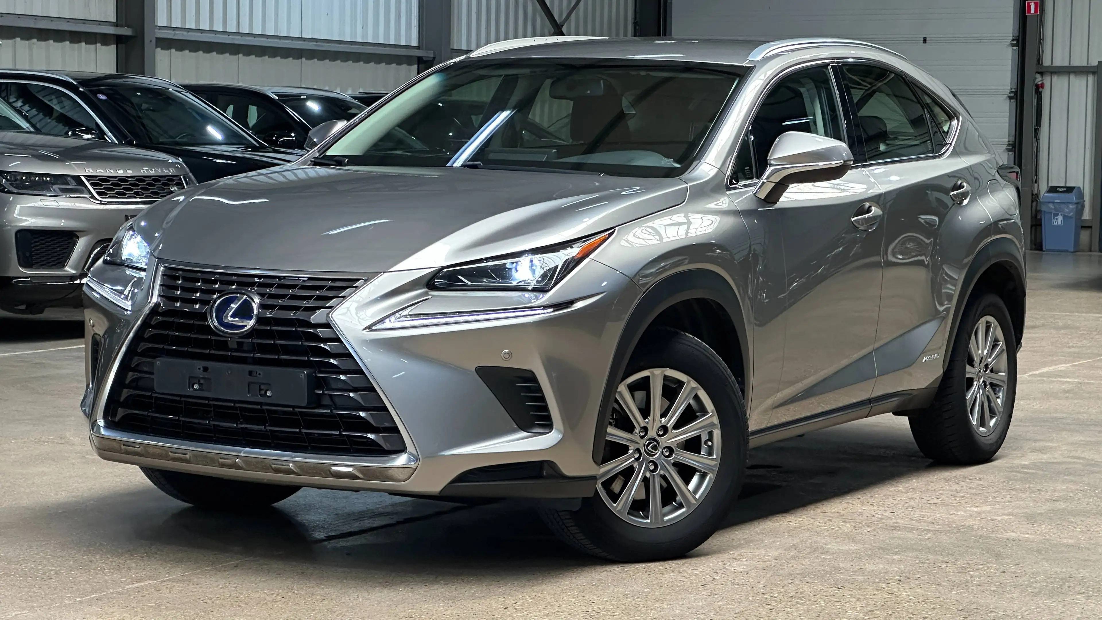 Lexus NX 300h NX 300h 2.5i AWD Business Edition E-CVT (EU6.2)
