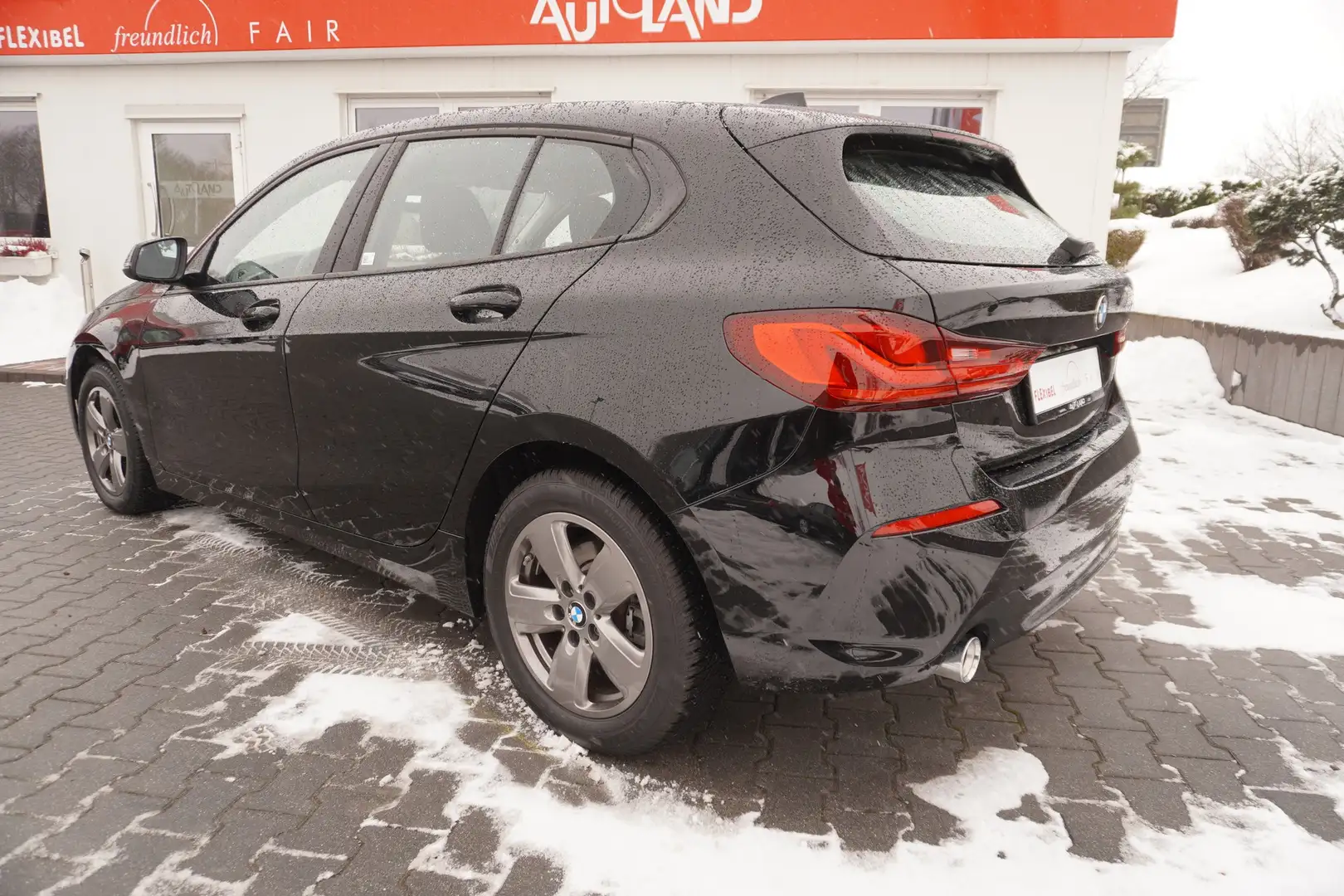 BMW 118 118i Advantage LED Navi Tempomat Sitzheizung DAB Noir - 2