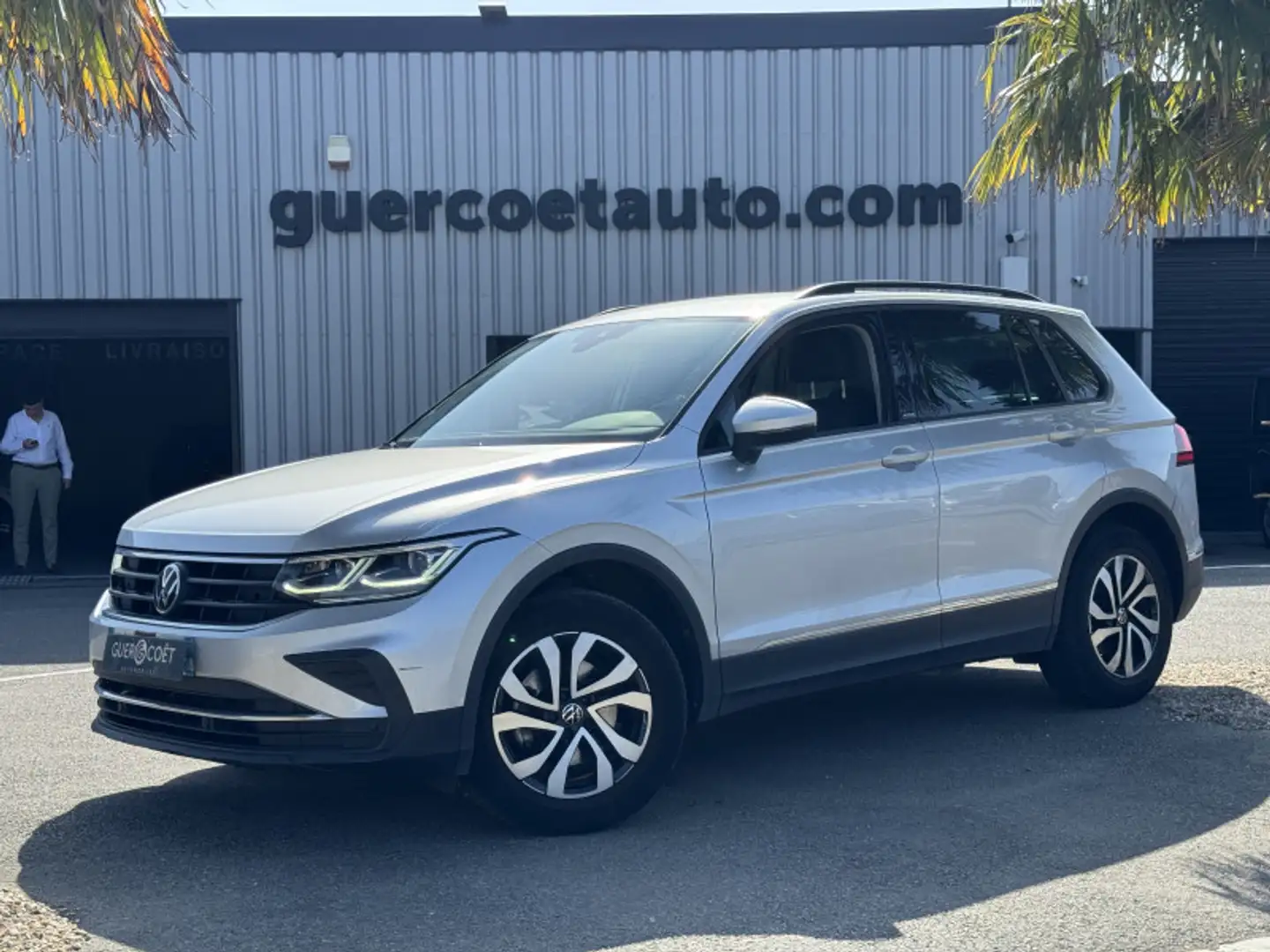 Volkswagen Tiguan 2.0 TDI 150CH ACTIVE Gris - 1