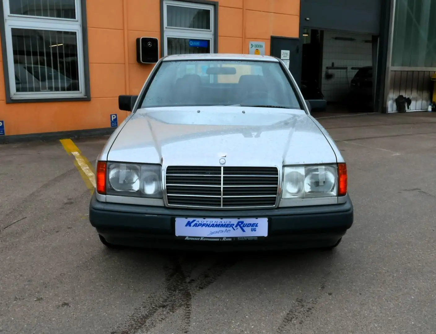 Mercedes-Benz 230 E W124 /H-Kennzeichen/ABS/KLIMA/GULLIDECKEL Argintiu - 2