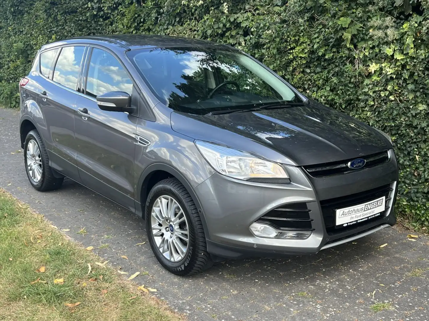 Ford Kuga Titanium *1.Hand* sehr gepflegt* Grau - 1
