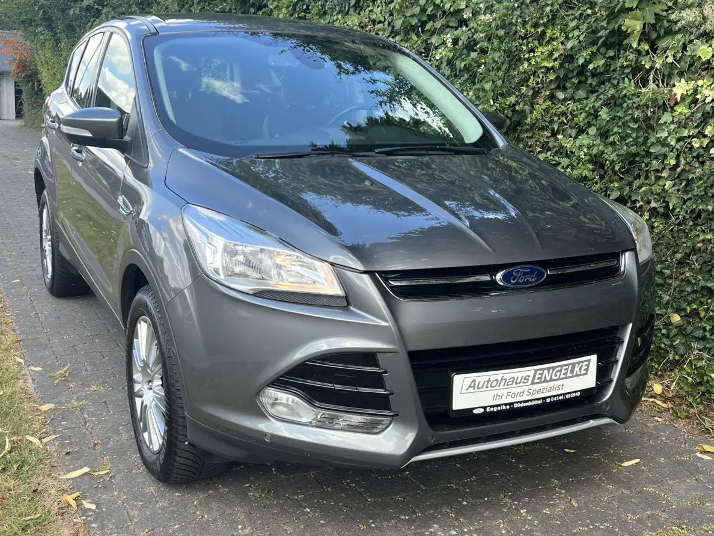 Ford Kuga Titanium *1.Hand* sehr gepflegt* Grau - 2