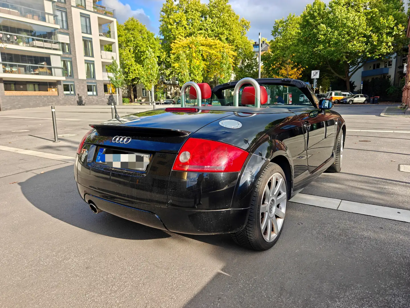 Audi TT Roadster 1.8T rote Sitze Nichtraucher 1. Hand Schwarz - 2