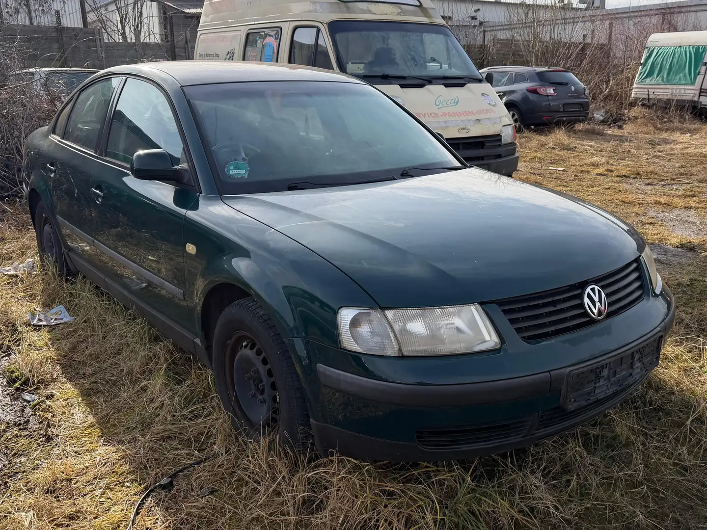 Volkswagen Passat Passat 1.6 Comfortline Grün - 1
