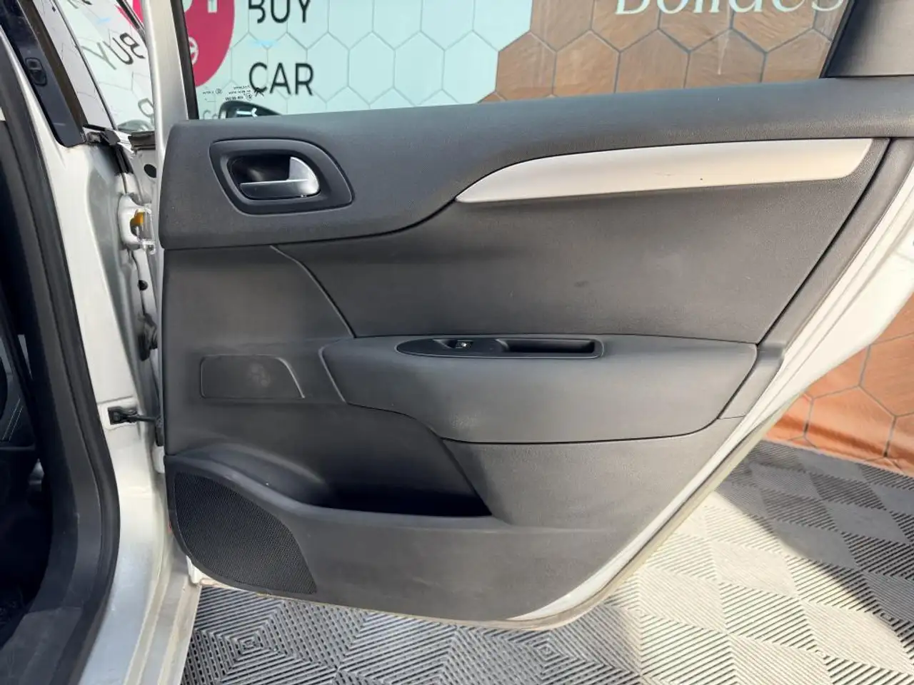 Citroen C4 Berline — photo 28