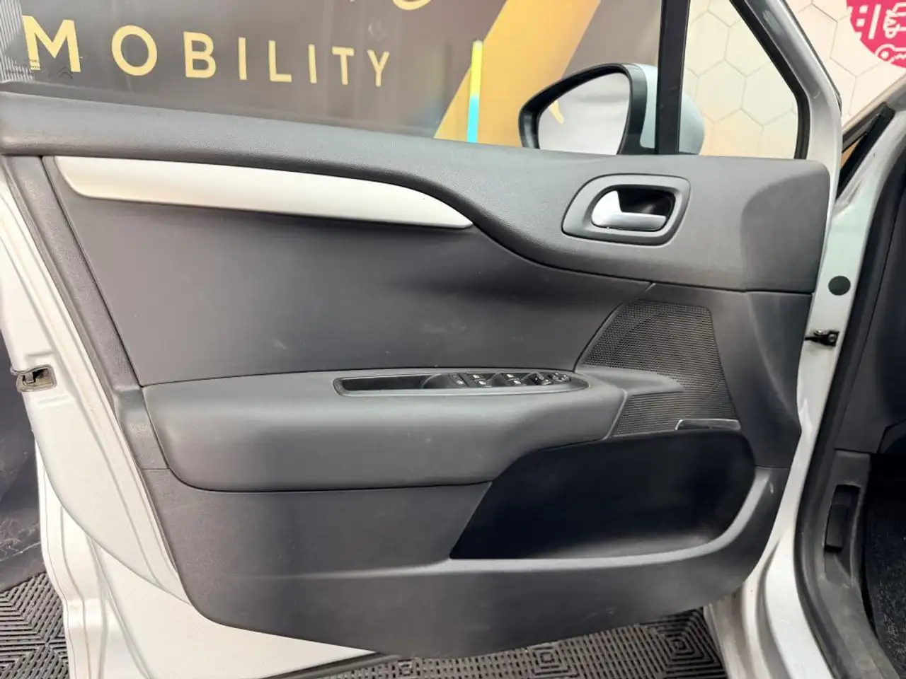 Citroen C4 Berline — photo 25