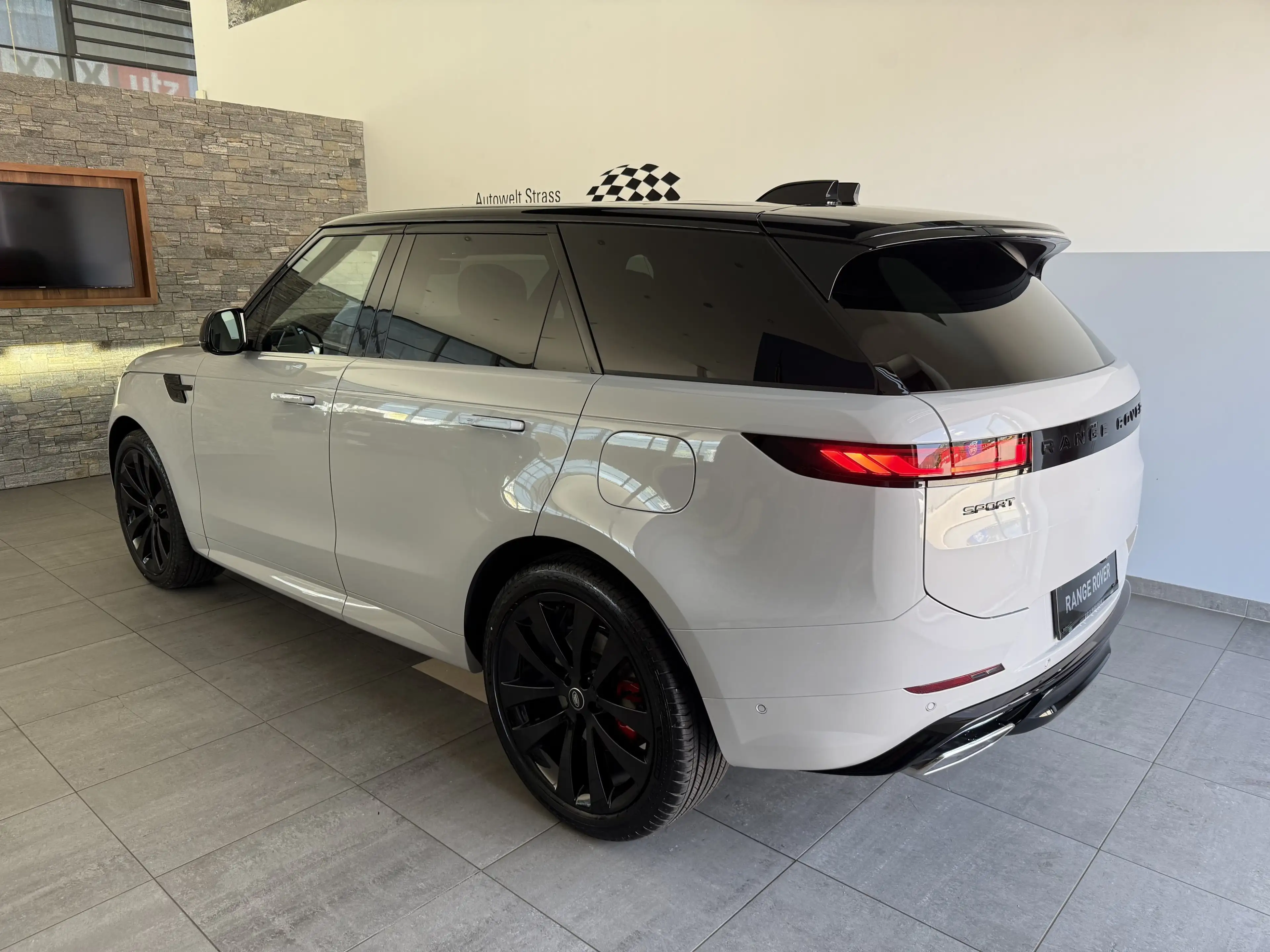 Land Rover Range Rover Sport P460e Dynamic HSE AWD 3.0 PHEV — photo 3