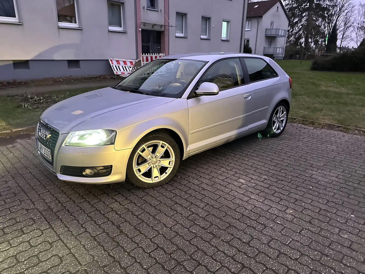 Audi A3 1.4 TFSI Ambition Grau - 2