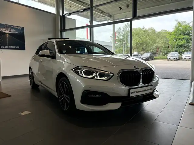 BMW 1 Series view 13