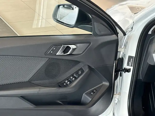 BMW 1 Series view 15