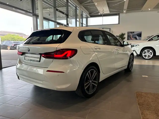BMW 1 Series view 10