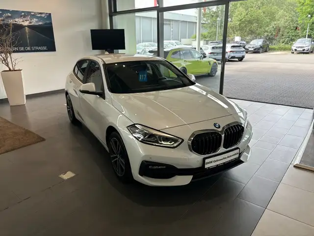 BMW 1 Series view 12
