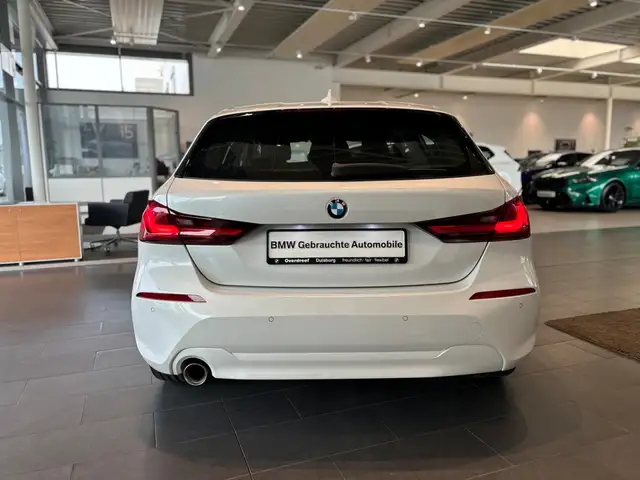 BMW 1 Series view 9