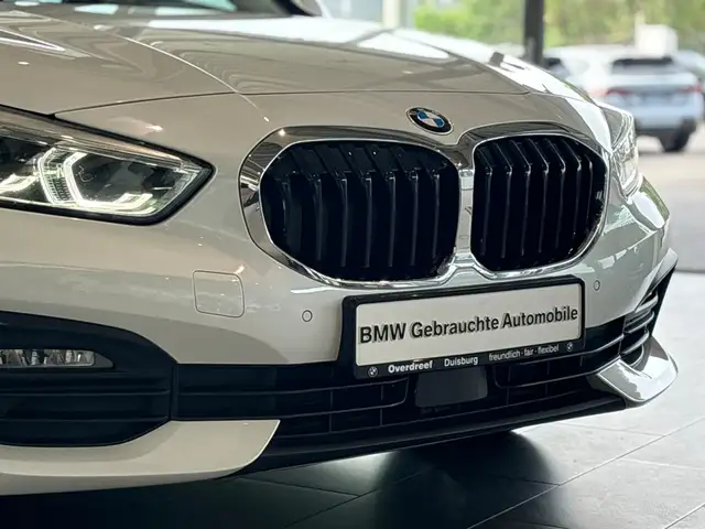 BMW 1 Series view 14