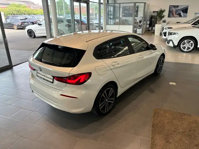 BMW 1 Series view 11