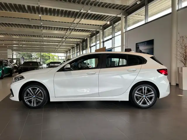BMW 1 Series view 6