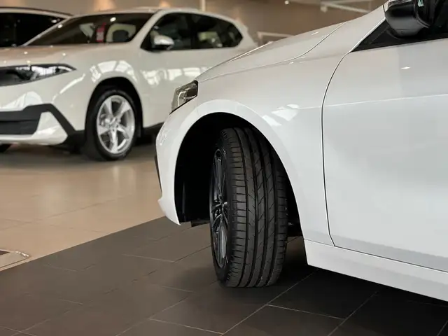 BMW 1 Series view 3