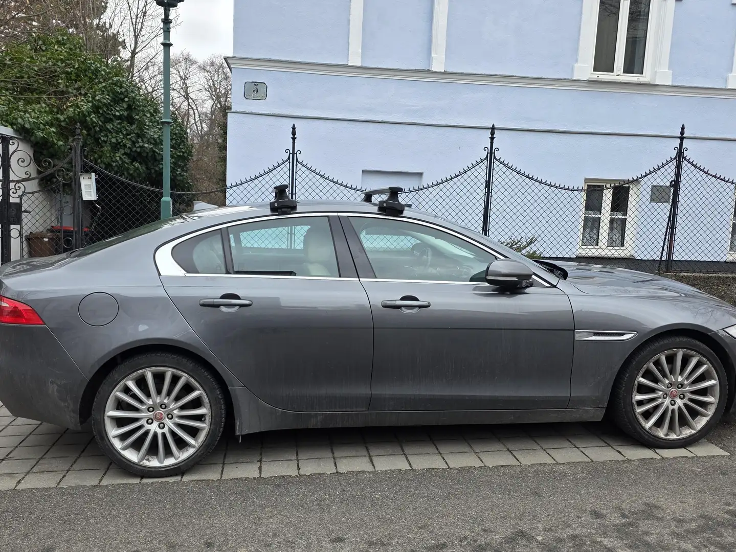 Jaguar XE XE 20d Prestige Aut. Prestige Grau - 2