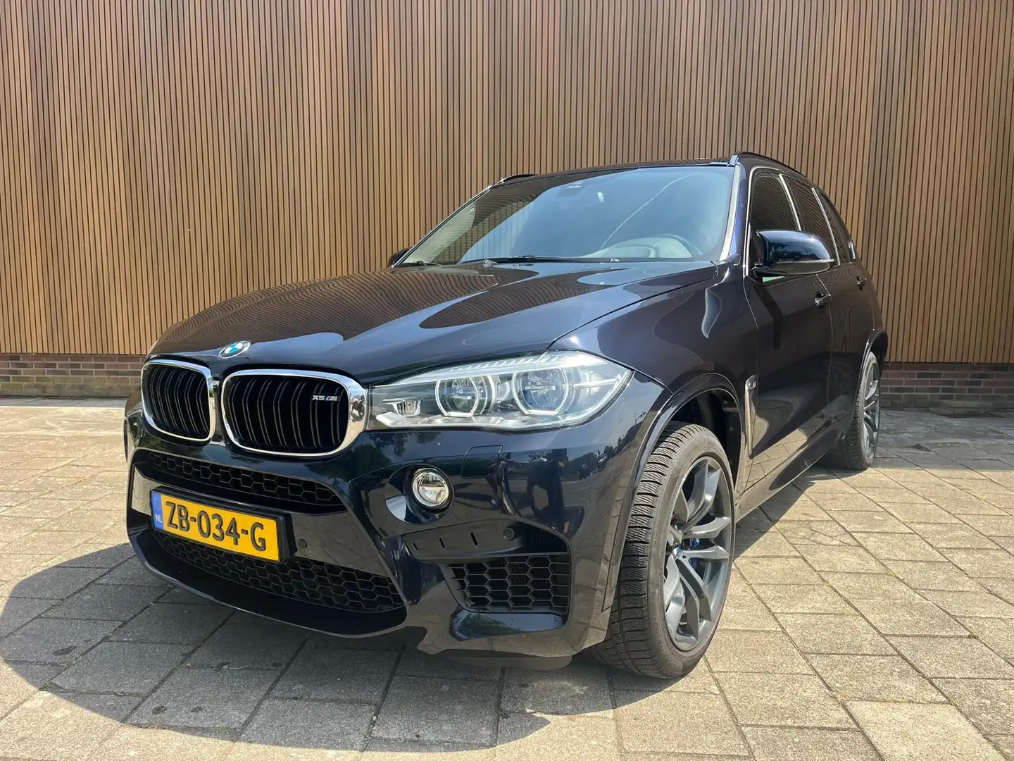 BMW X5 M Zwart - 1