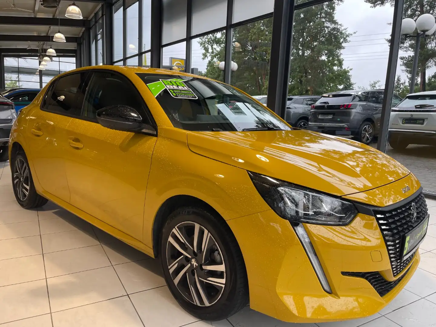 Peugeot 208 1.2 PureTech 100 Allure LED+SHZ+KlimaA+LM Jaune - 2