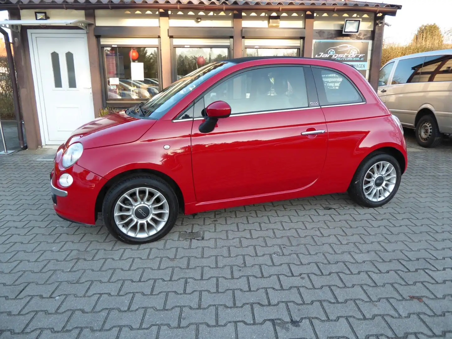 Fiat 500 Cabrio/Sportsitze/74Kw/Alu 15"/HU neu Rot - 2