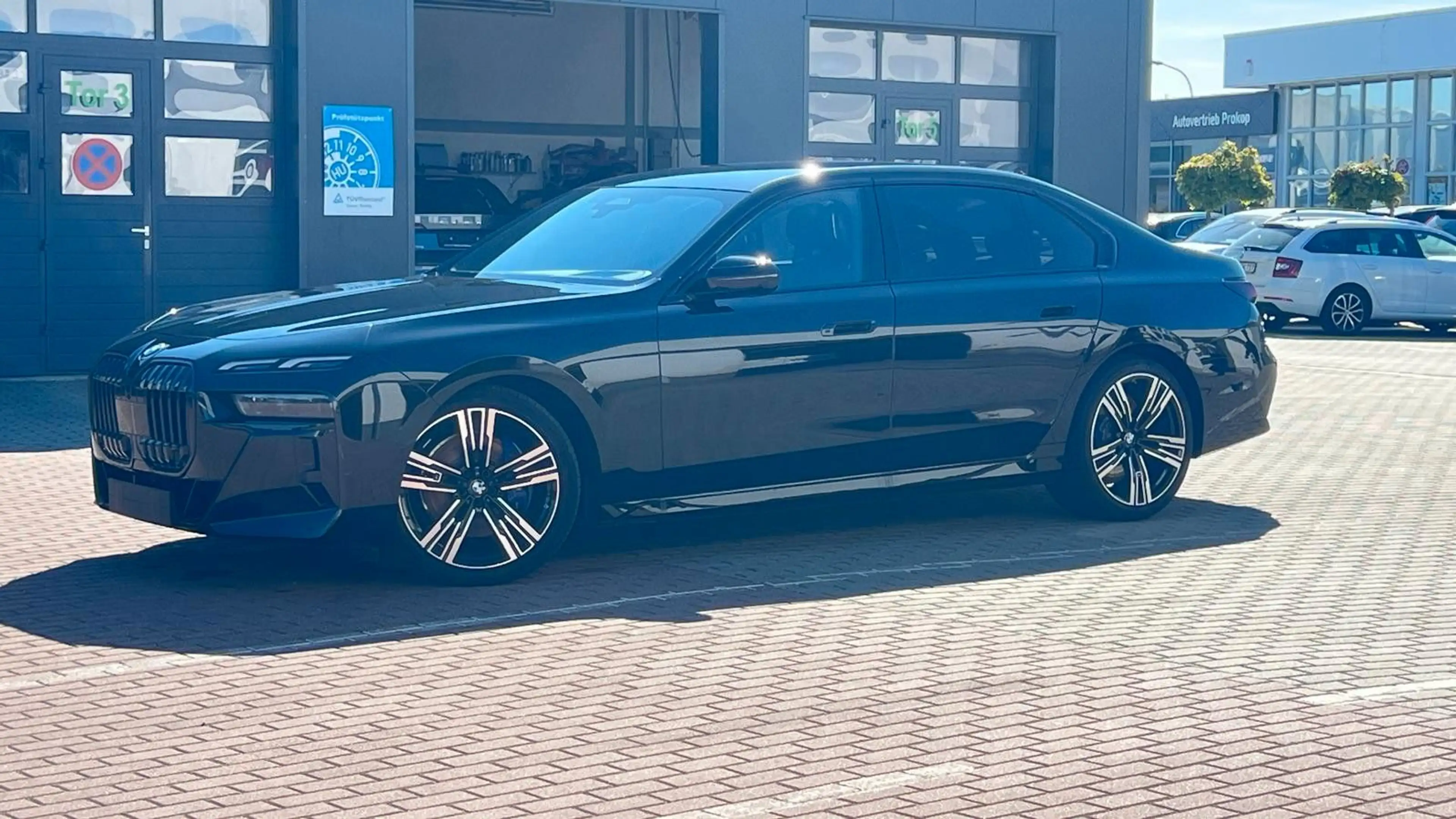 BMW 740 d xDrive M Sport Pro*B&W*MASS*PAN*STHZ*CONNO — photo 3
