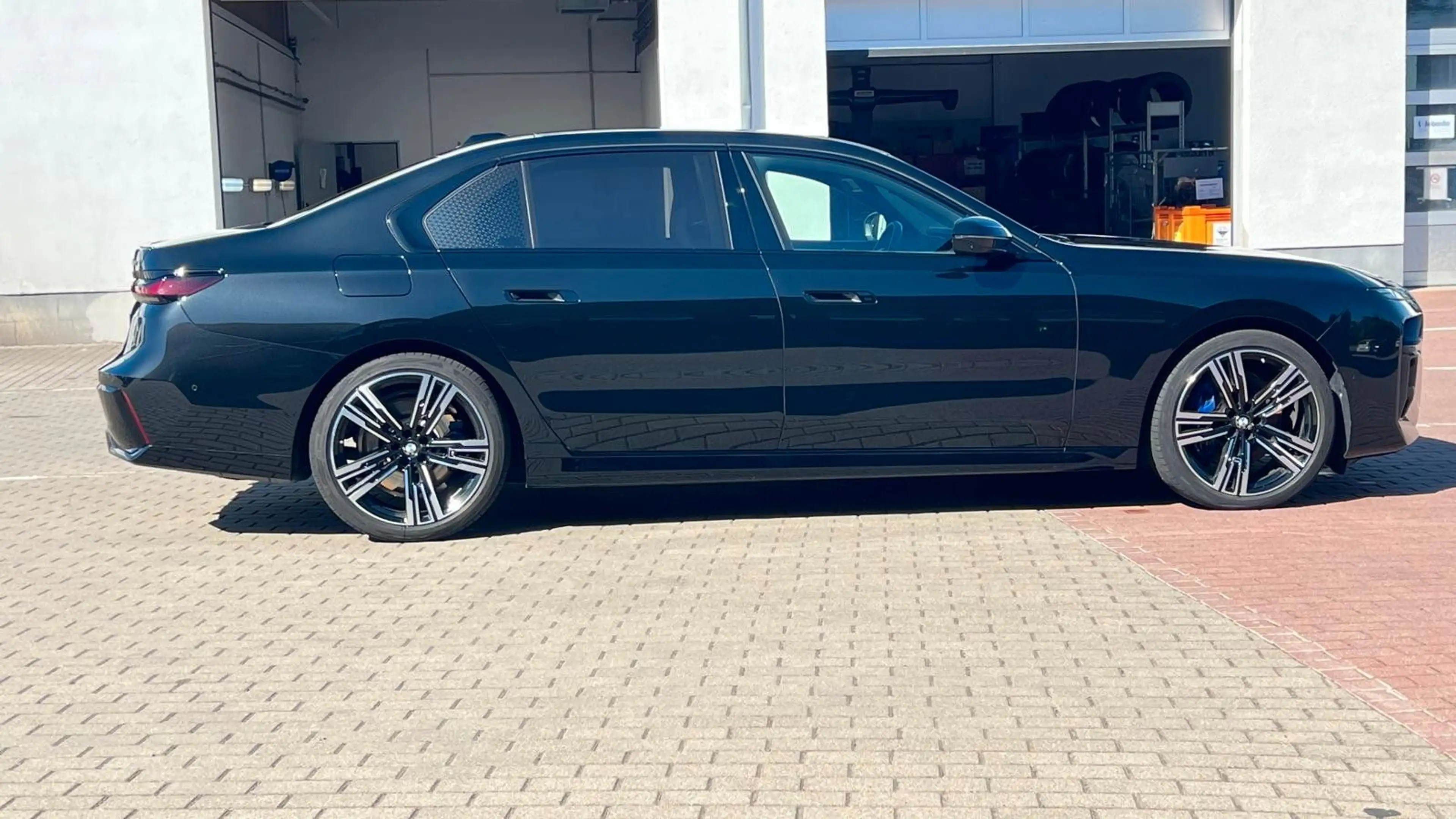 BMW 740 d xDrive M Sport Pro*B&W*MASS*PAN*STHZ*CONNO — photo 9