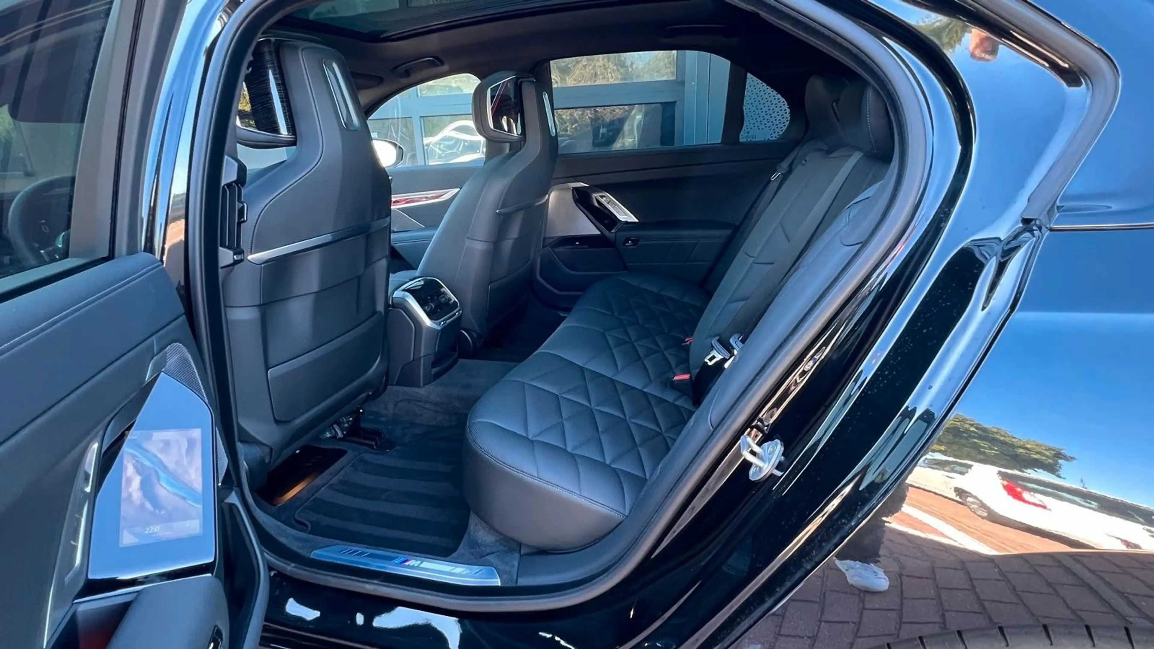 BMW 740 d xDrive M Sport Pro*B&W*MASS*PAN*STHZ*CONNO — photo 15