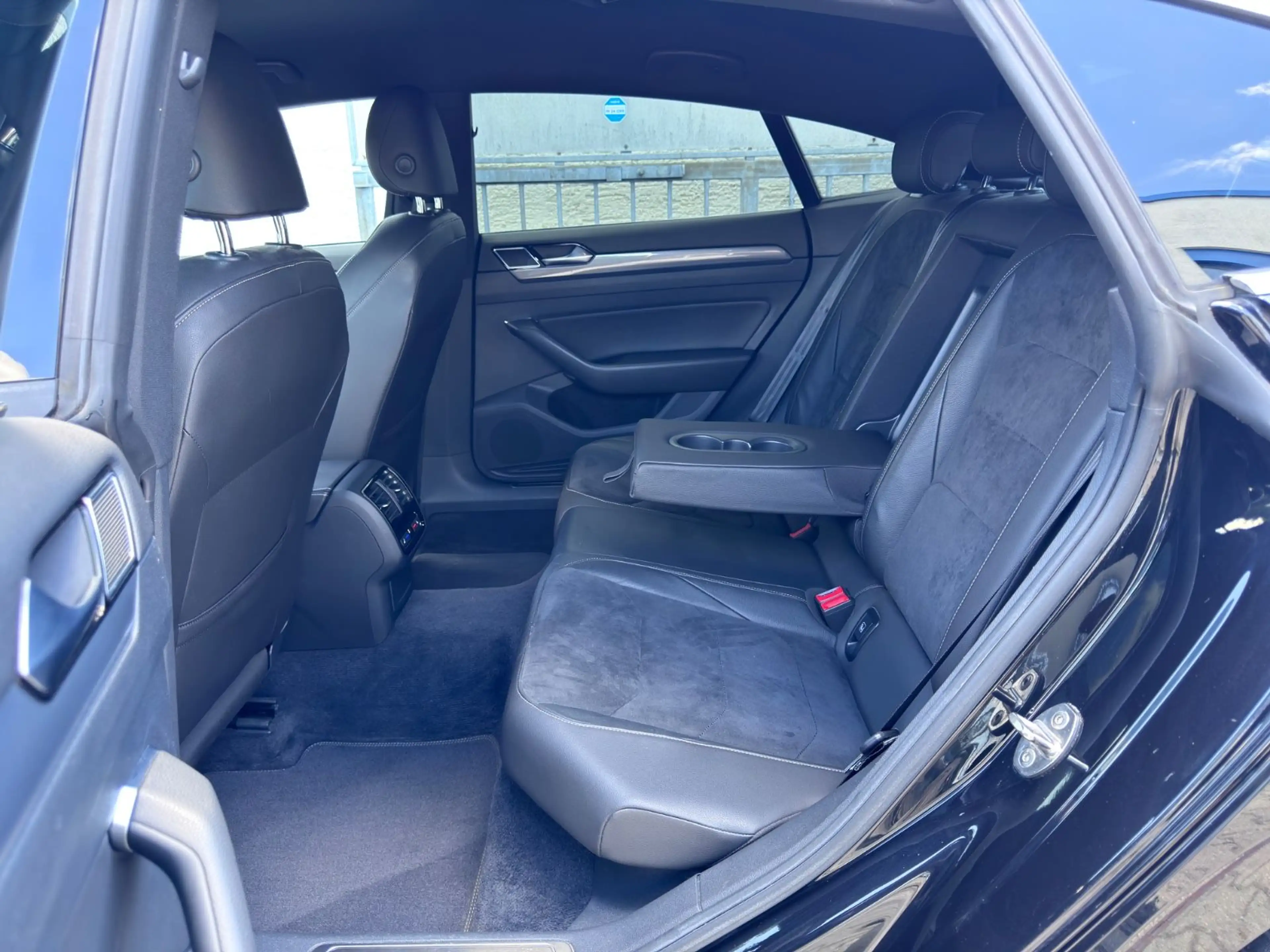 Volkswagen Arteon 2.0 TDI DSG R-Line — photo 11