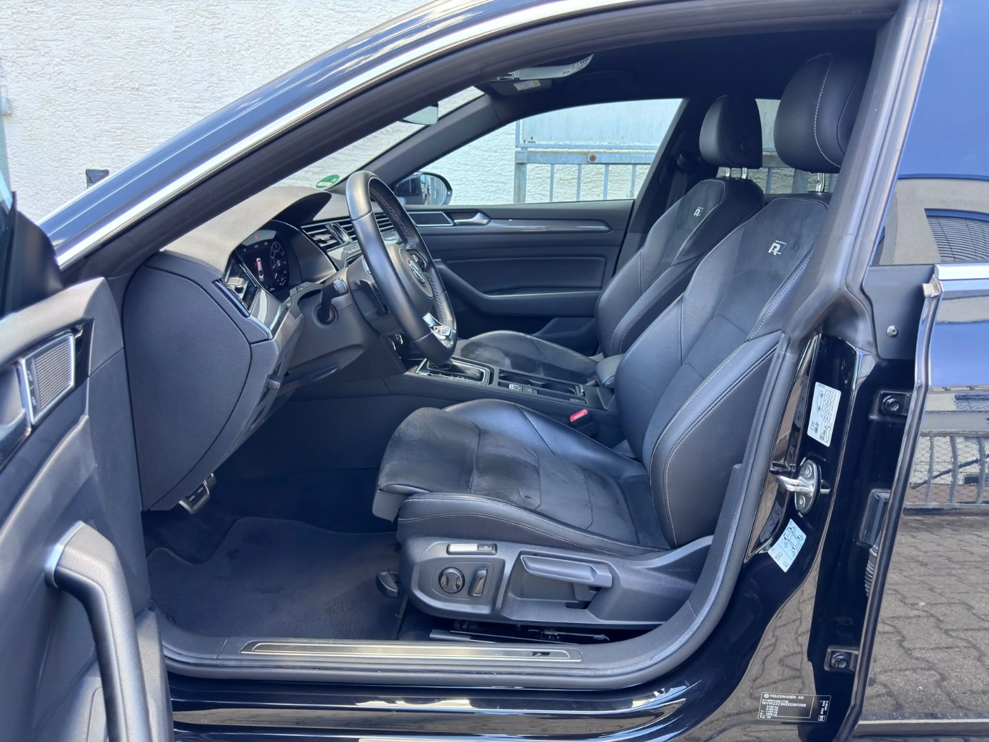 Volkswagen Arteon 2.0 TDI DSG R-Line — photo 13
