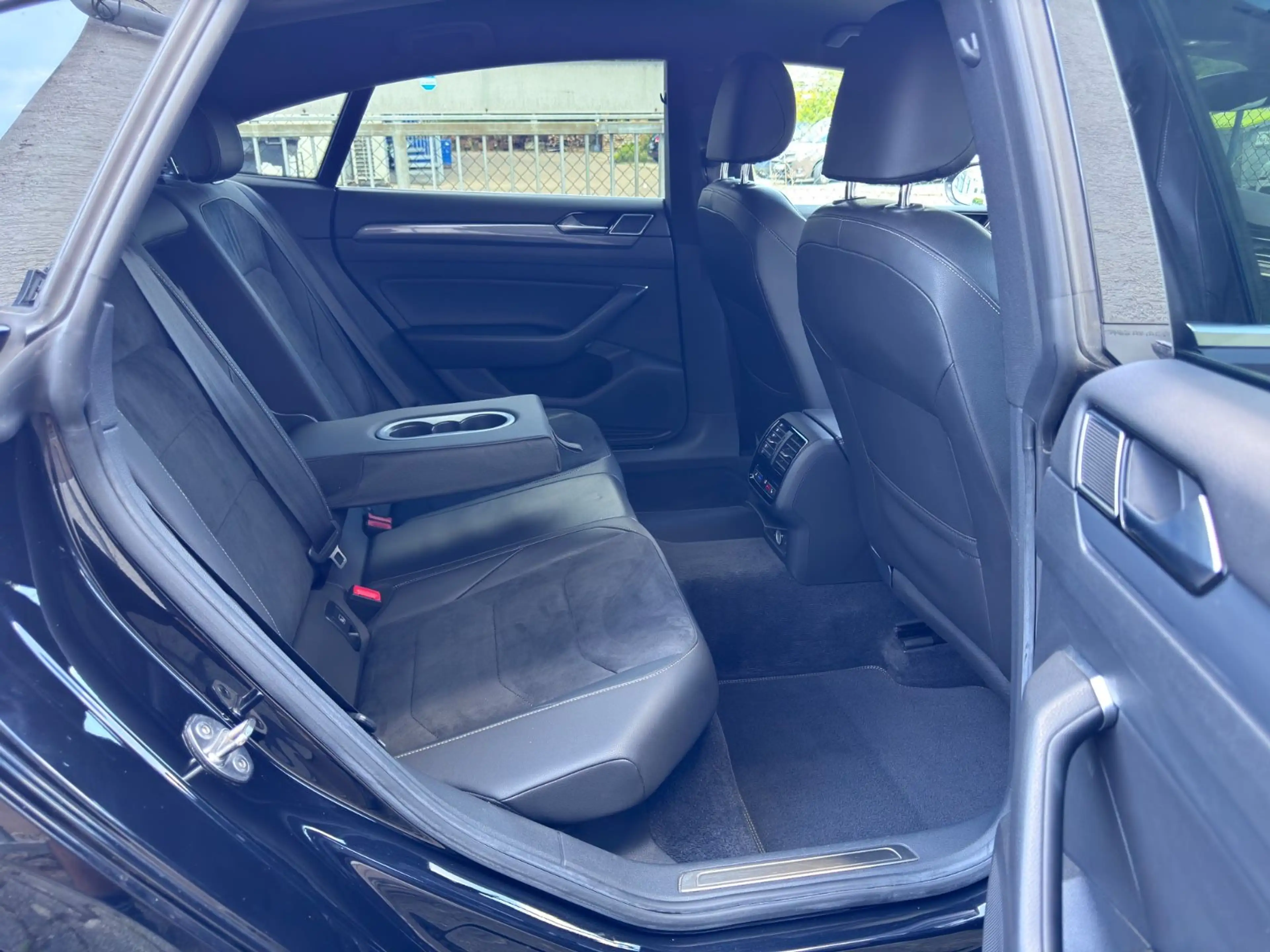 Volkswagen Arteon 2.0 TDI DSG R-Line — photo 9
