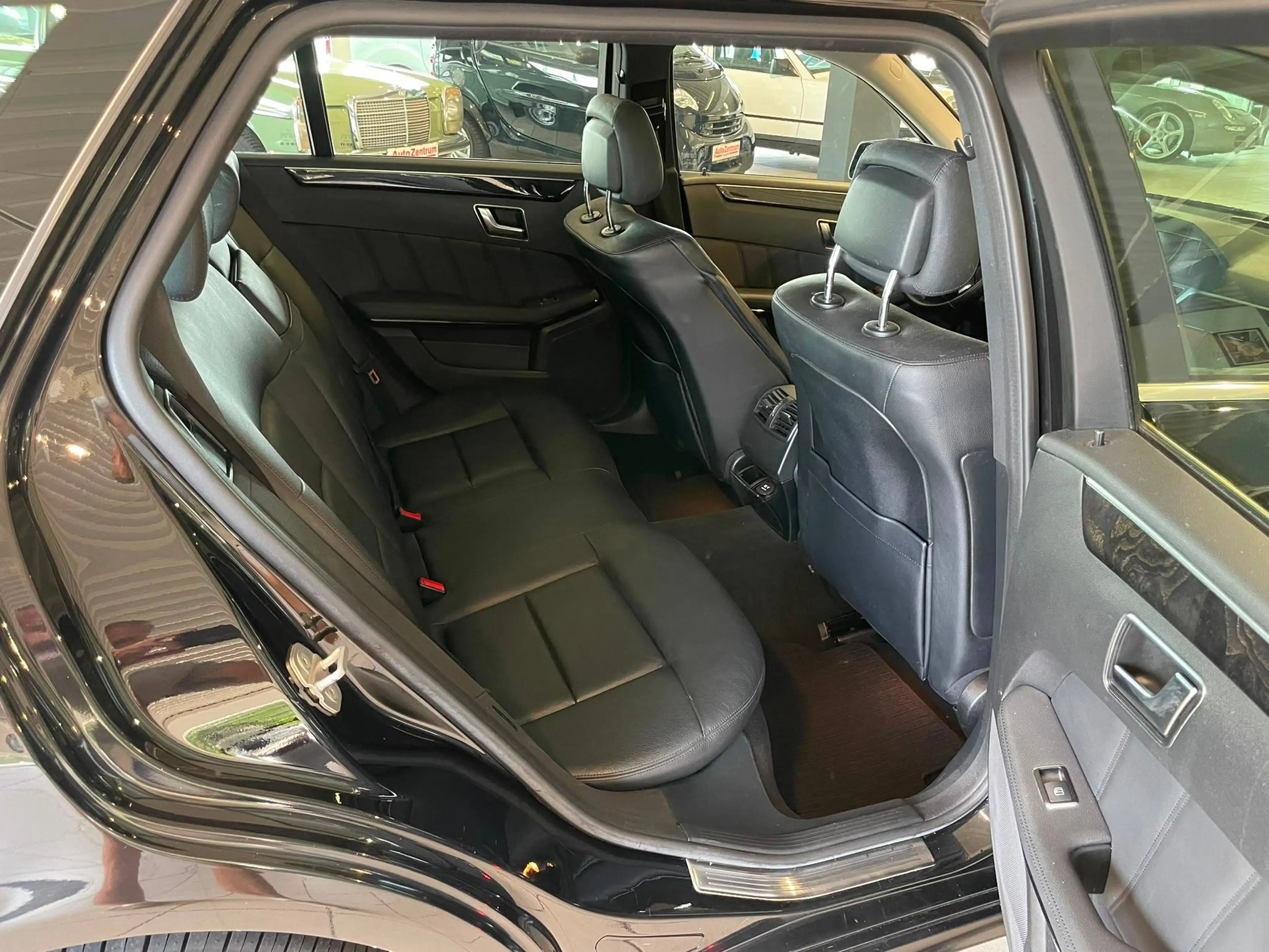 Mercedes-Benz E 250 E 250 CDI BlueEfficiency (212.203) — photo 12